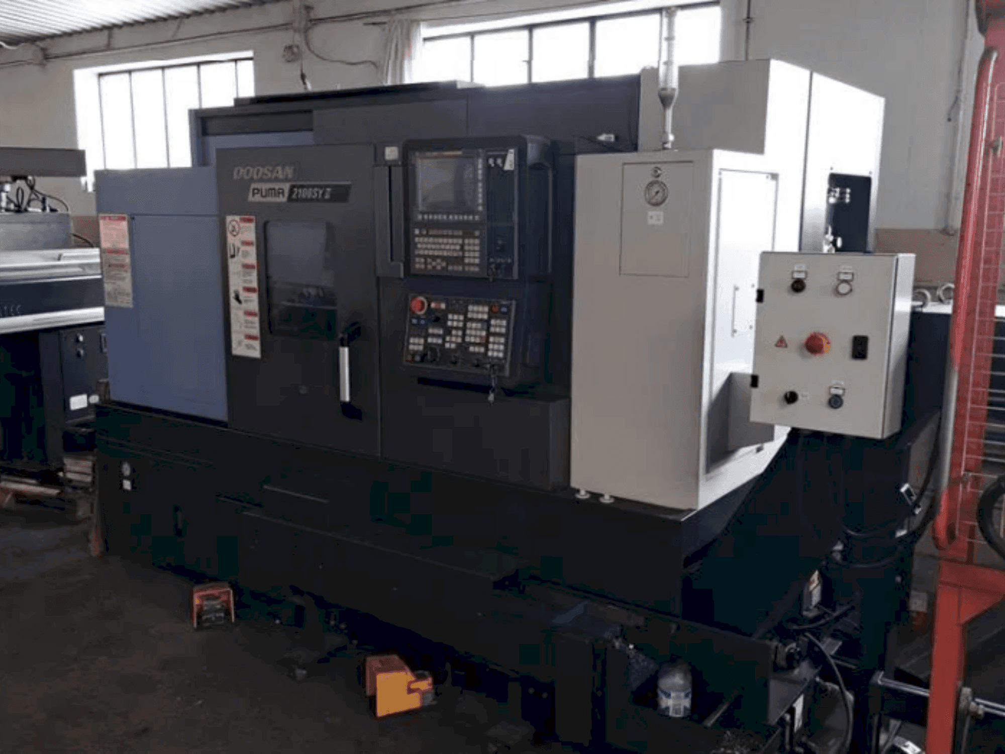 Front view of DOOSAN PUMA 2100 SY II  machine