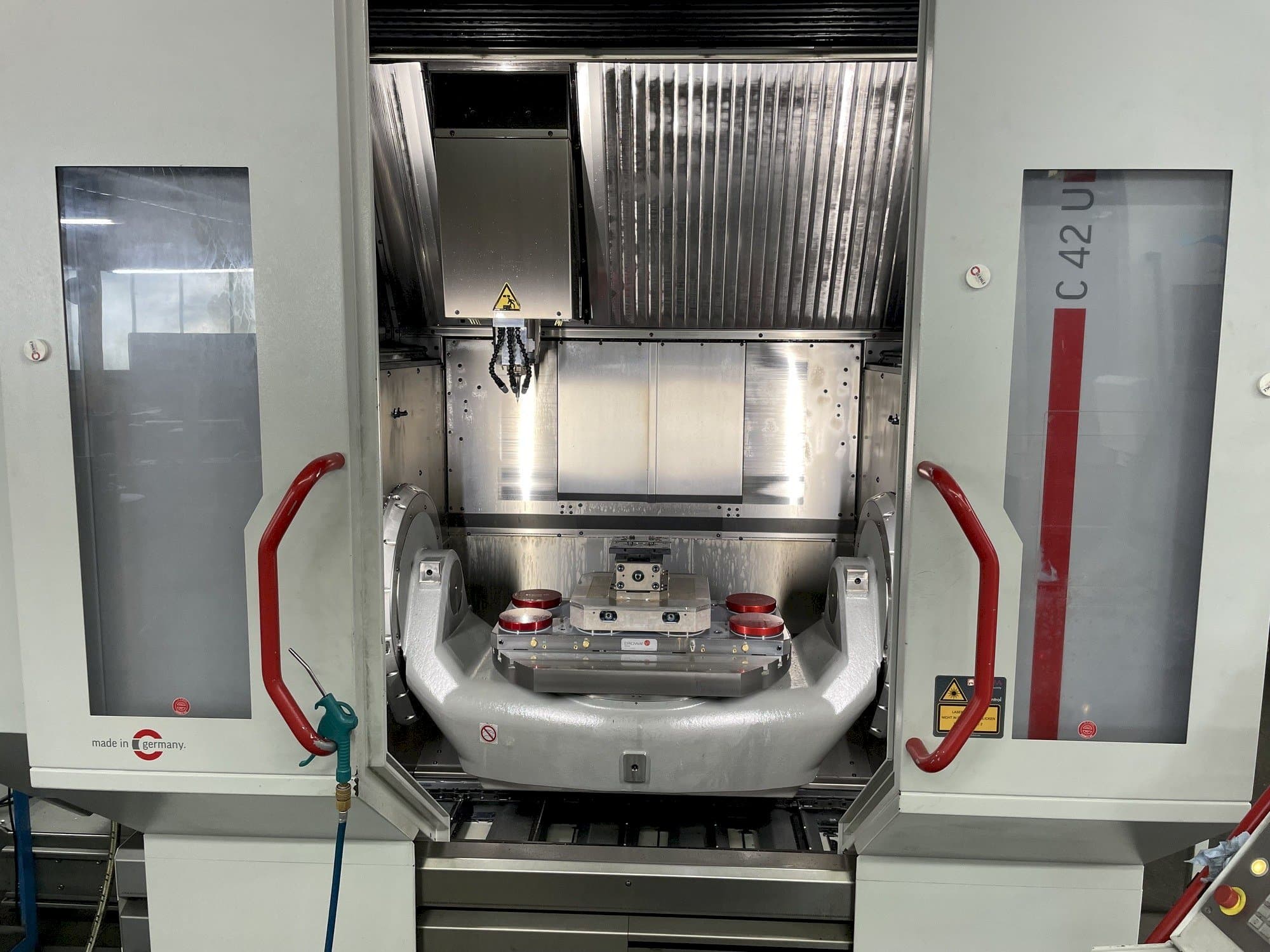 Front view of HERMLE C 42 U machine