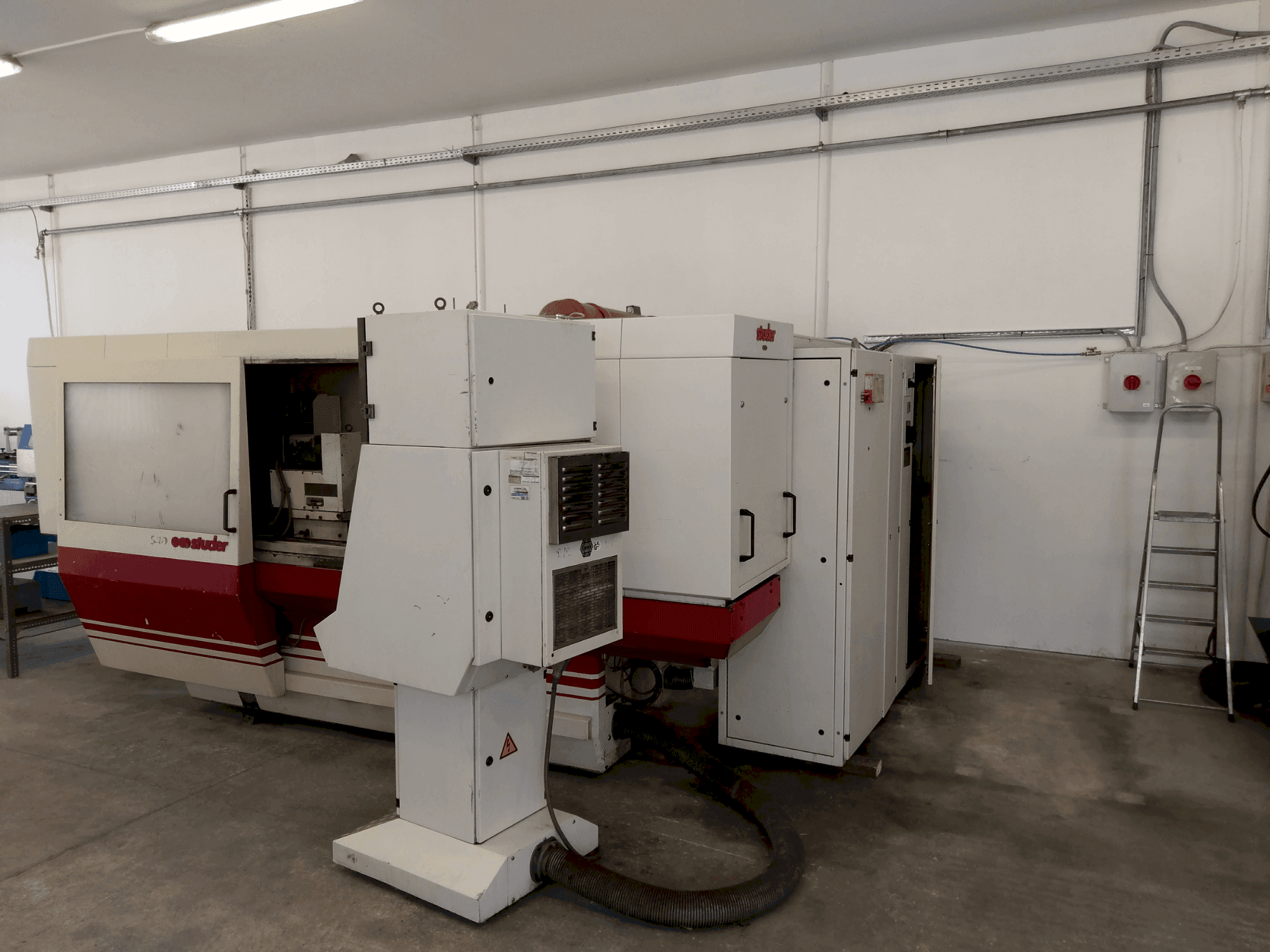 Front view of STUDER  S40  machine