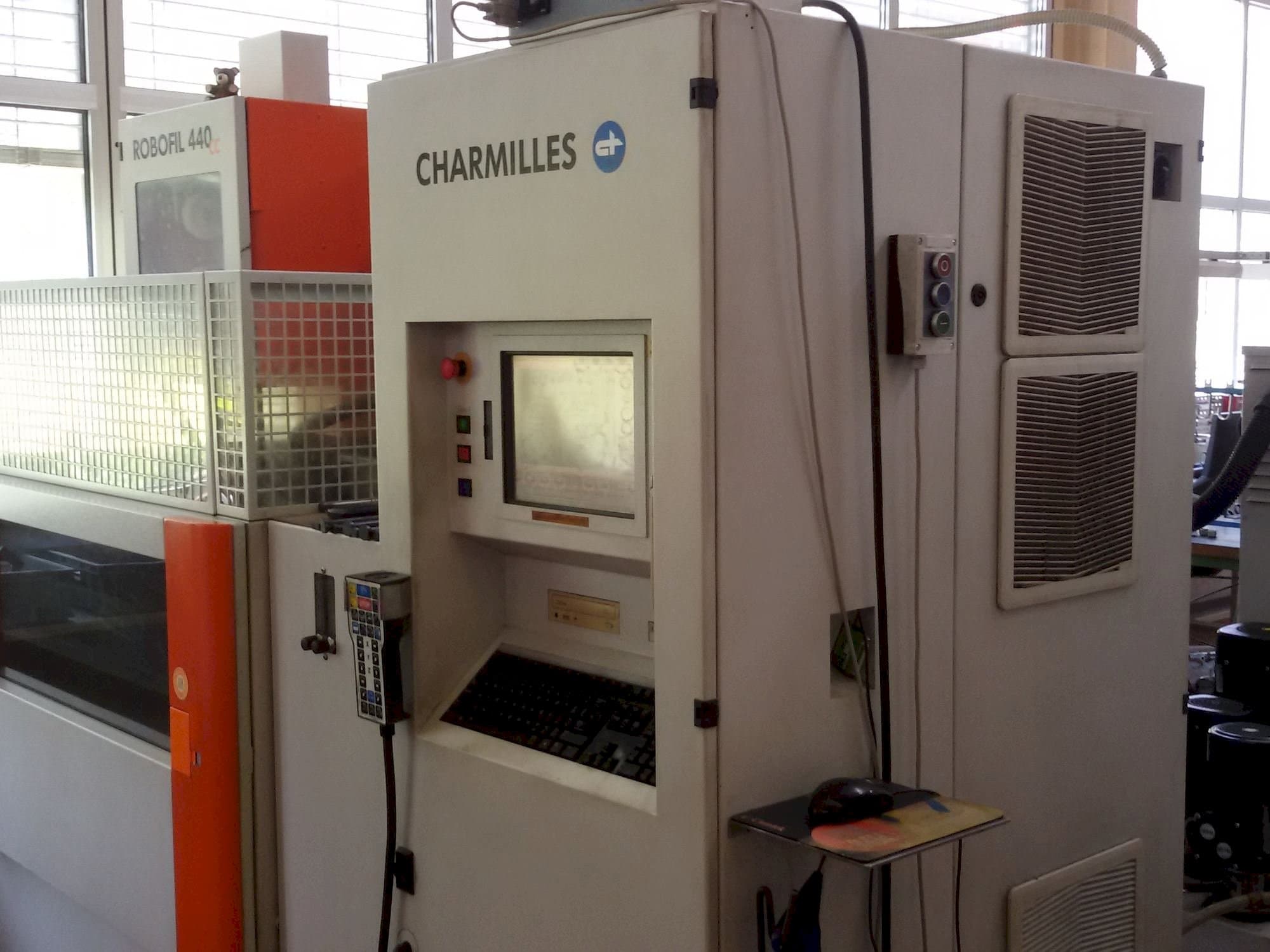 Front view of CHARMILLES Robofil 440CC machine