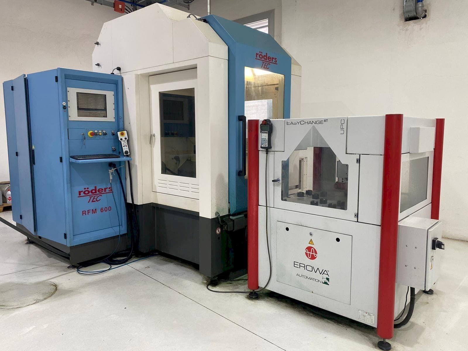 Front view of Roders RFM 600 machine