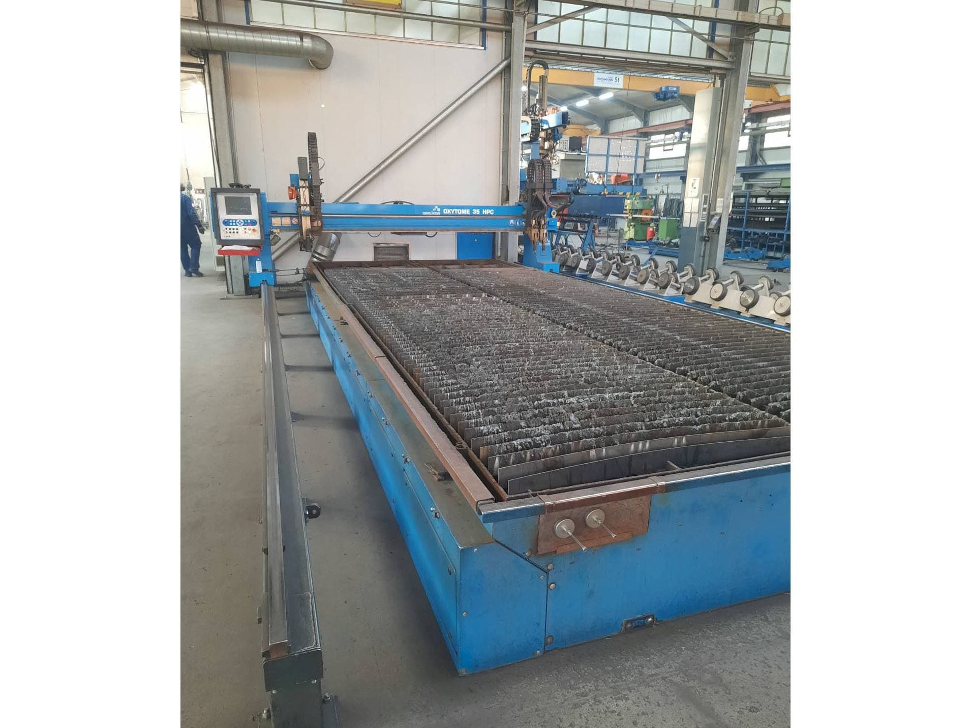 Front view of Oerlikon Oxytome 35 HPC machine