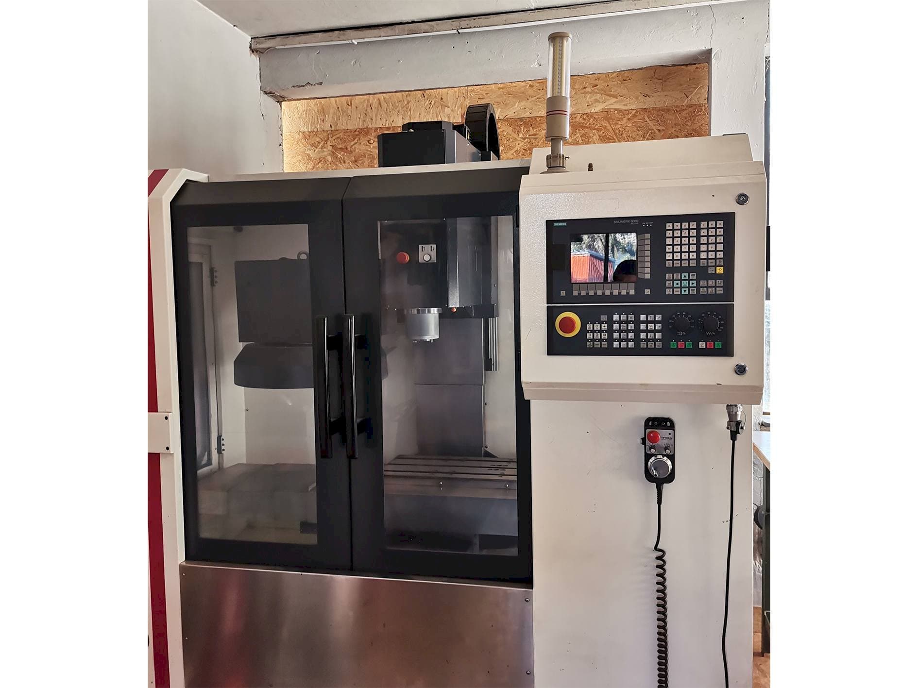 Front view of Optimum F105 machine