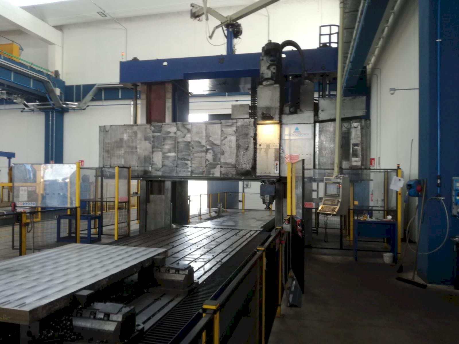 Front view of STANKO Fresa a Portale machine