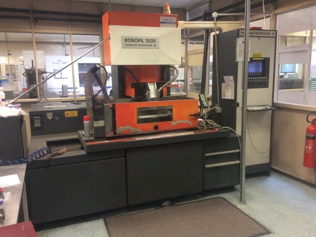 Front view of CHARMILLES Technologies Robofil 2020 - 1 machine