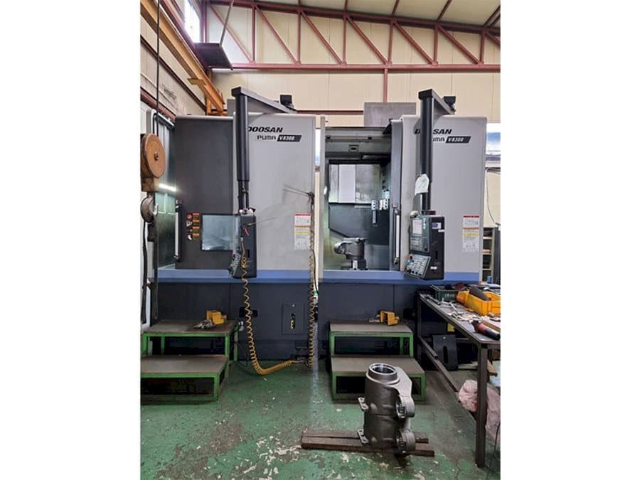 Front view of Doosan Puma V8300 machine