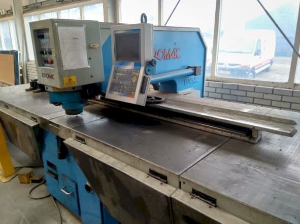 Front view of Euromac CX 1000/30 machine
