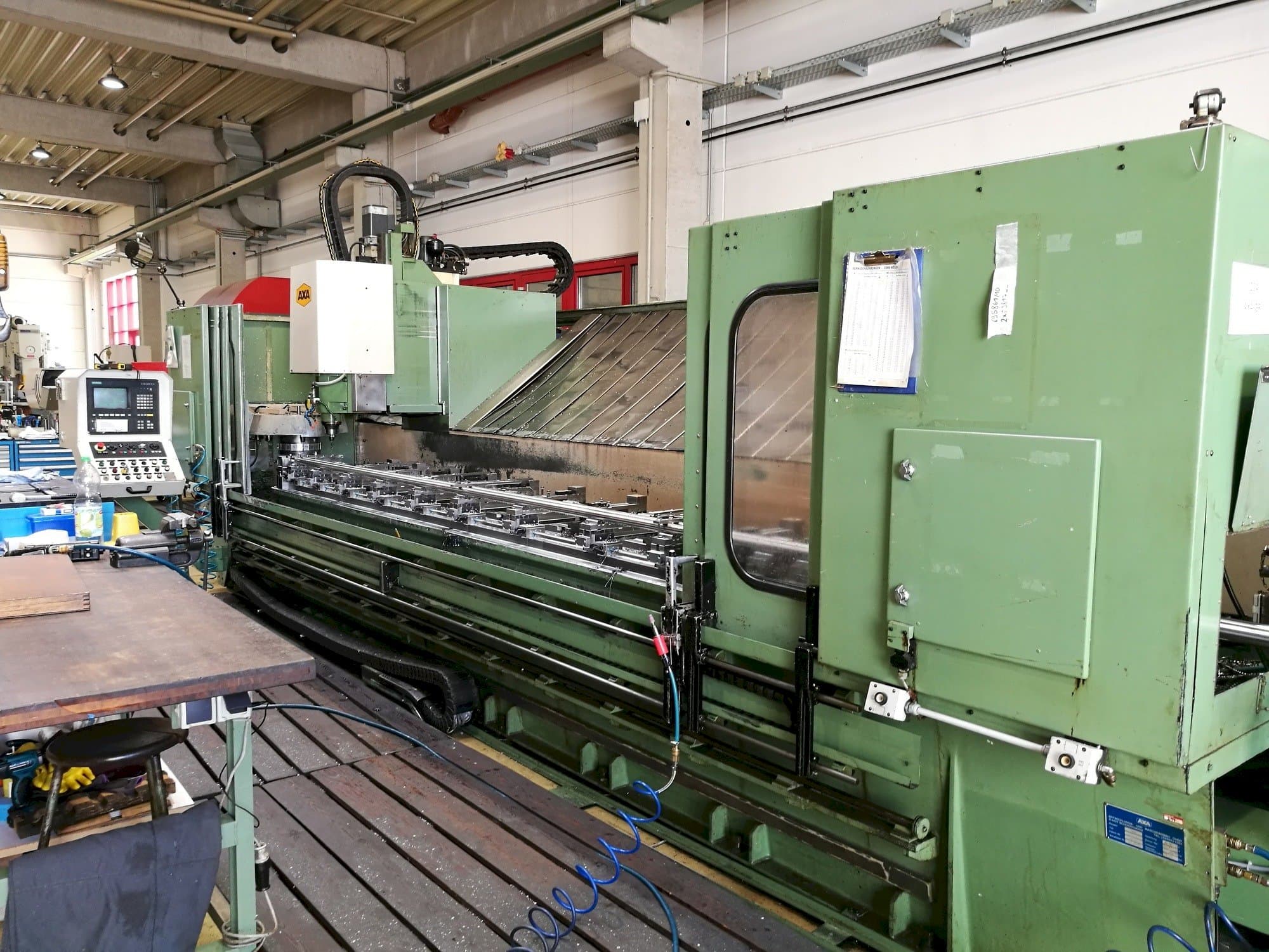 Front view of AXA VSC 3  machine