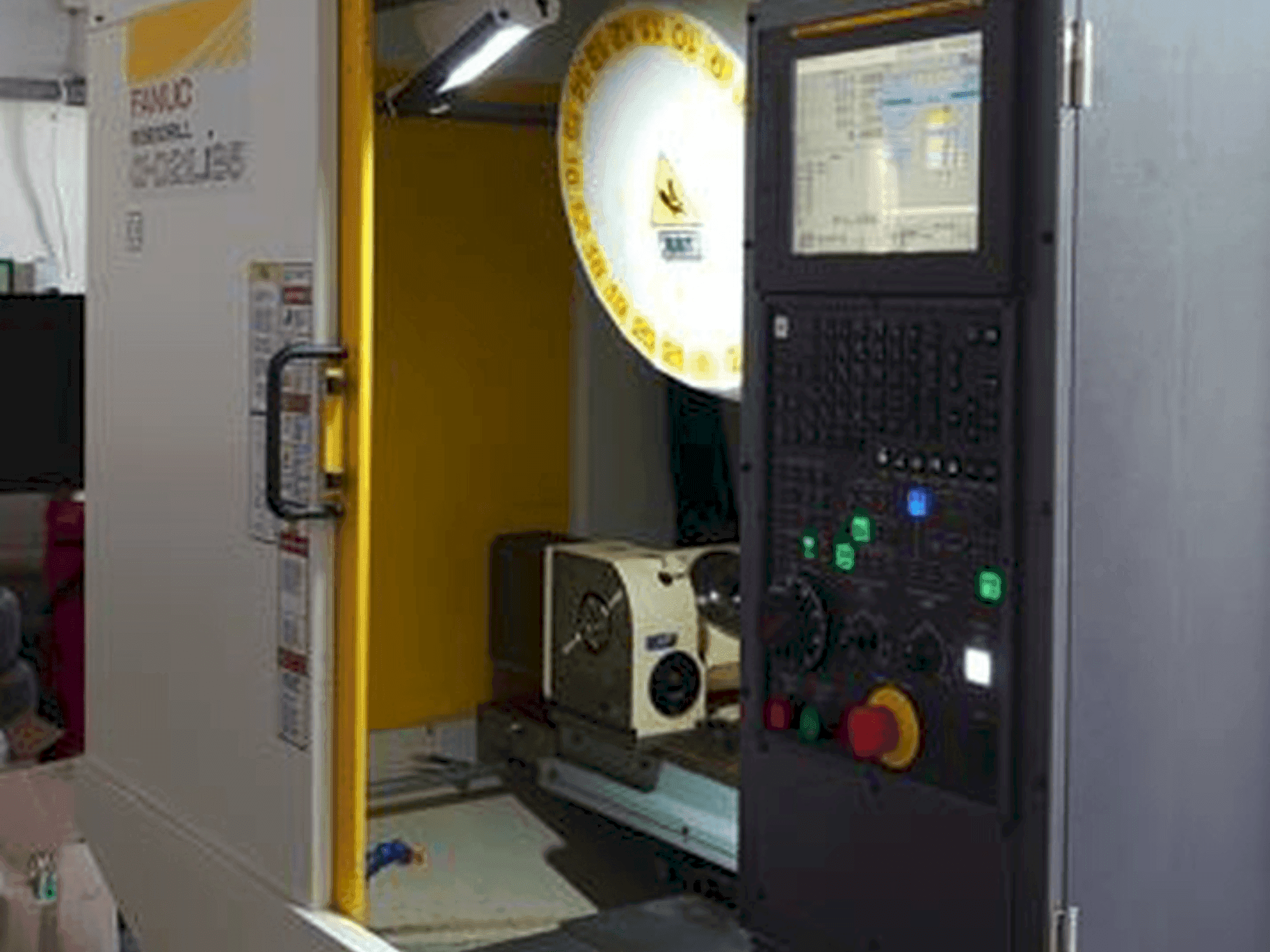 Front view of FANUC ROBODRILL α-D21LiB5  machine