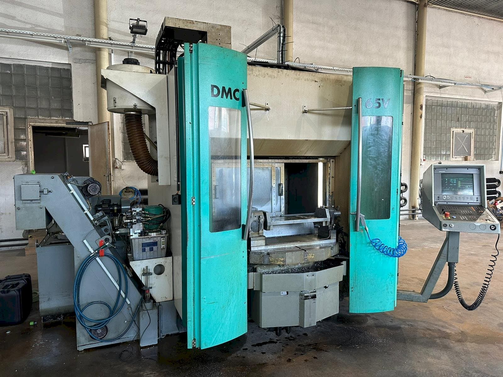 Front view of DECKEL MAHO DMC 65V machine
