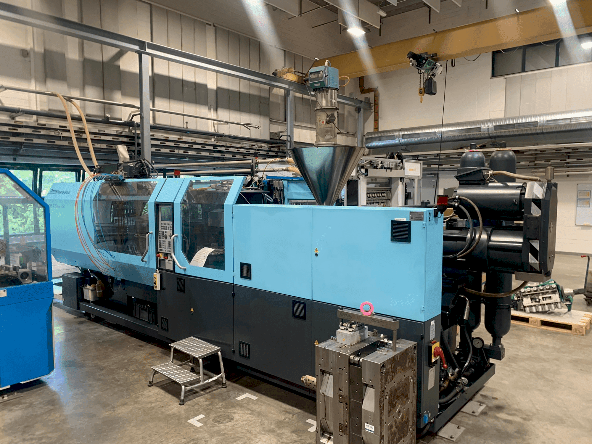 Front view of DEMAG EL-Exis S 250/630-1450 machine