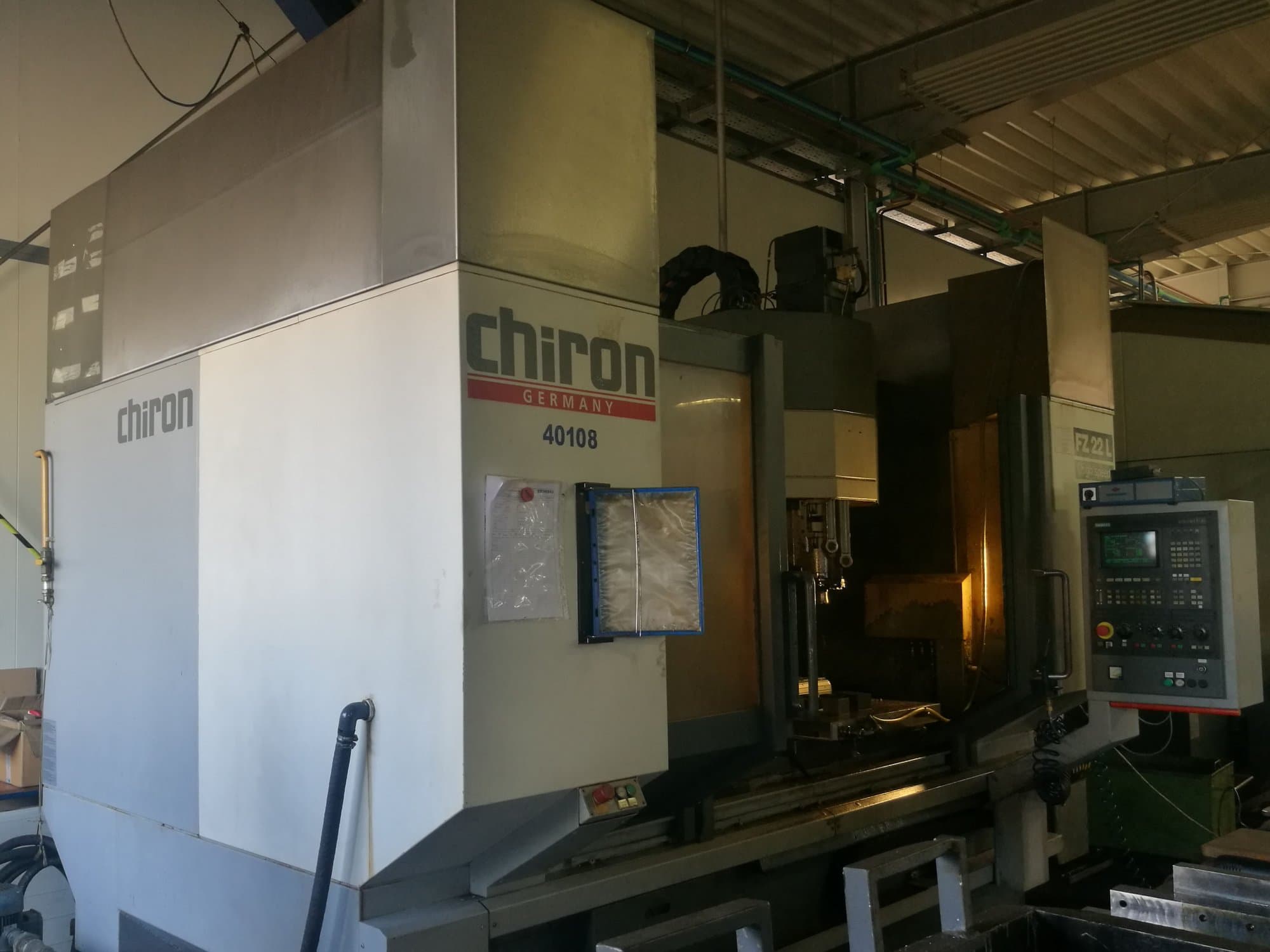 Right view of Chiron FZ 18L Machine