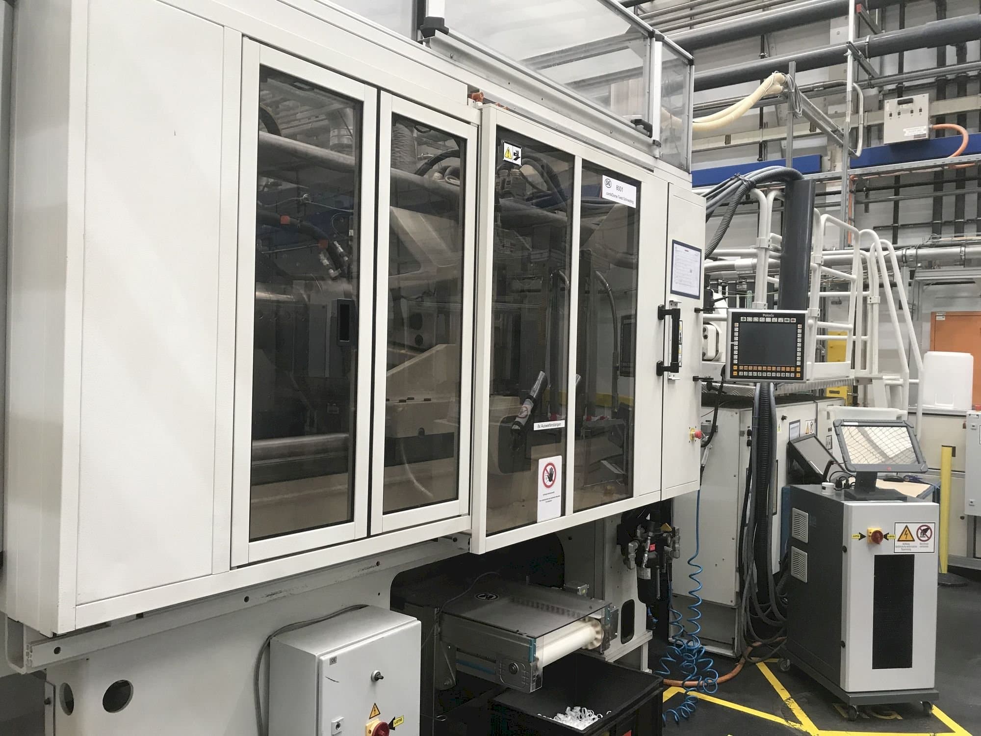 Front view of Husky H300 RS 45/38 machine