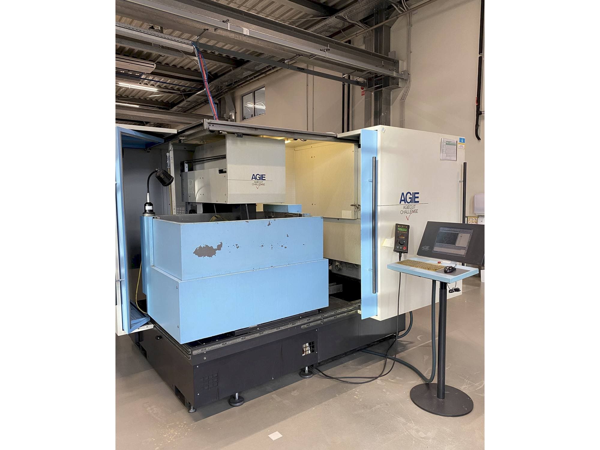 Front view of AGIE AGIECUT VERTEX 3  machine