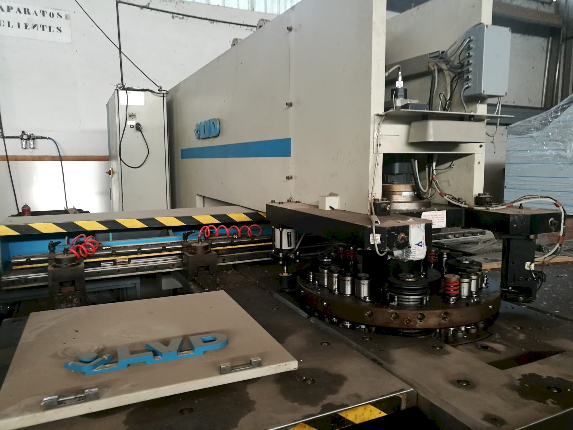 Left view of LVD DELTA 1000 THIN machine