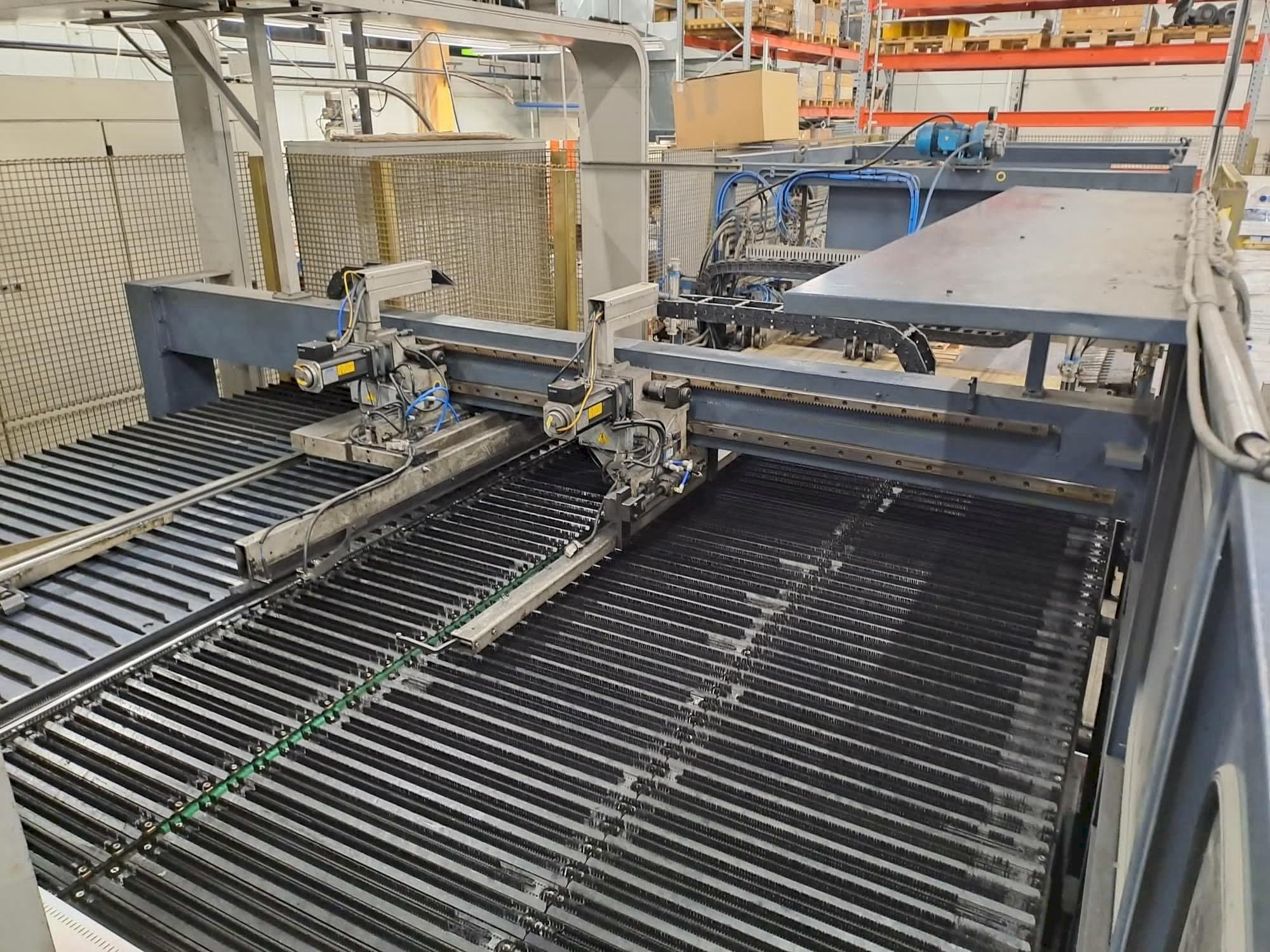 Front view of Salvagnini S4 machine