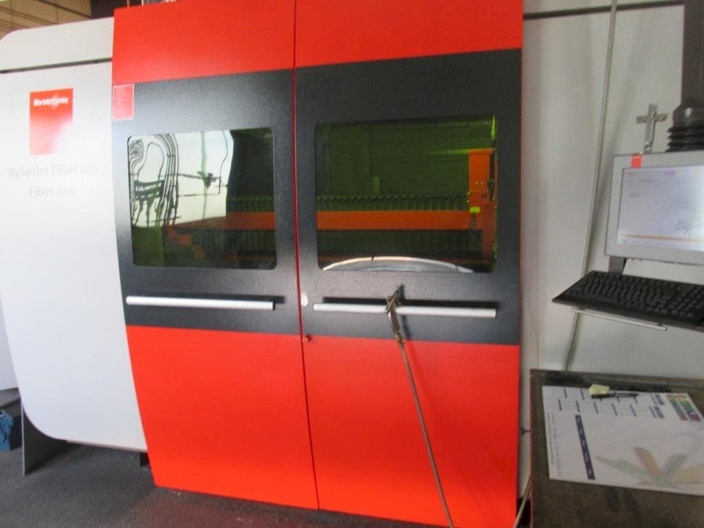 Front view of Bystronic BySprint Fiber 3015 machine