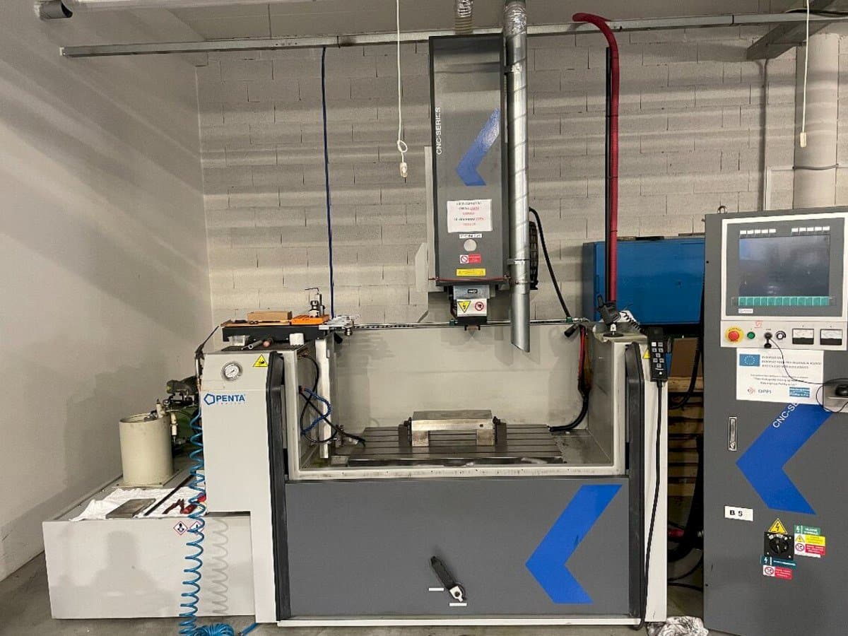 Front view of PENTA 650G CNC machine