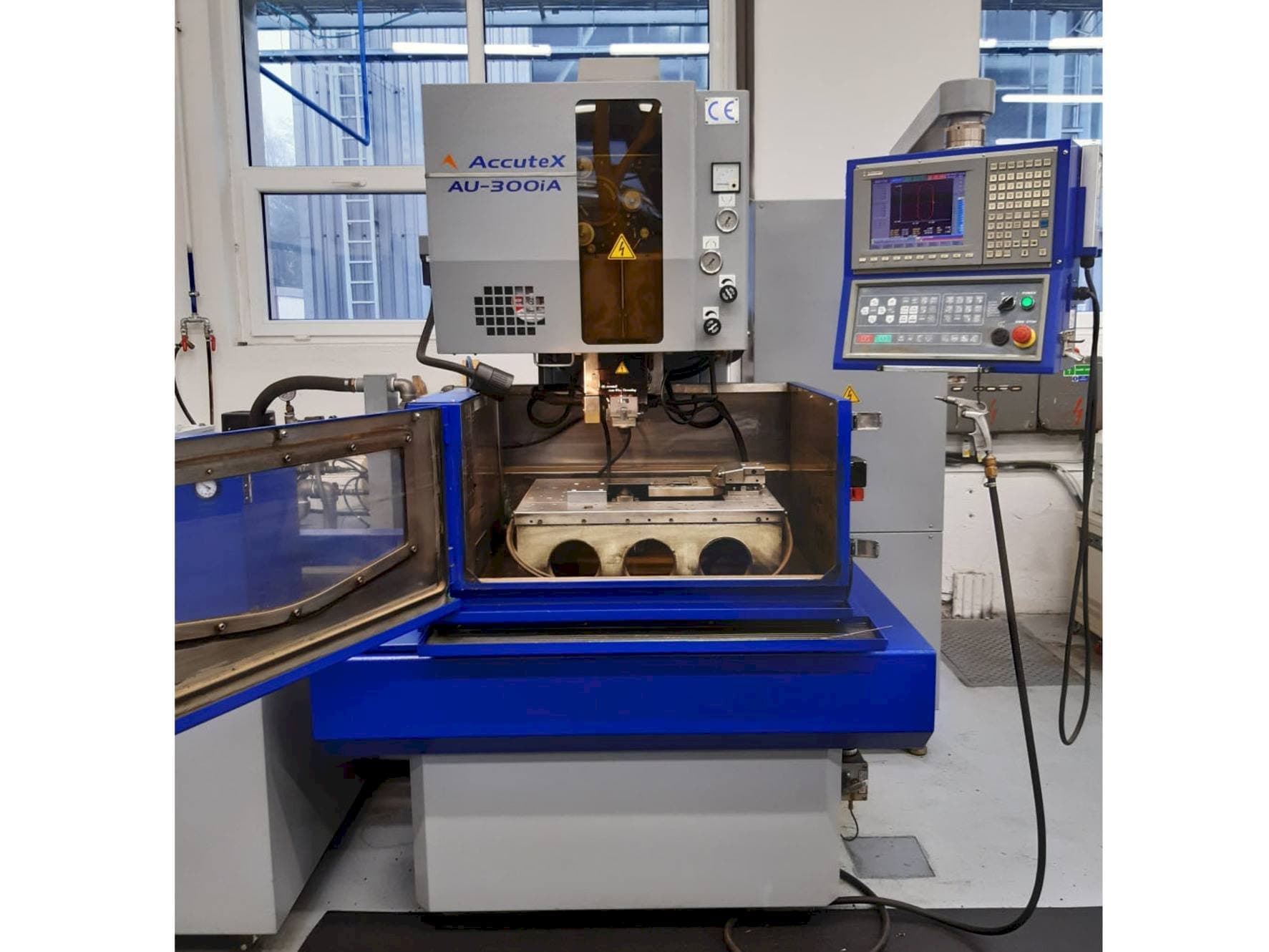 Front view of AccuteX AU-300iA  machine