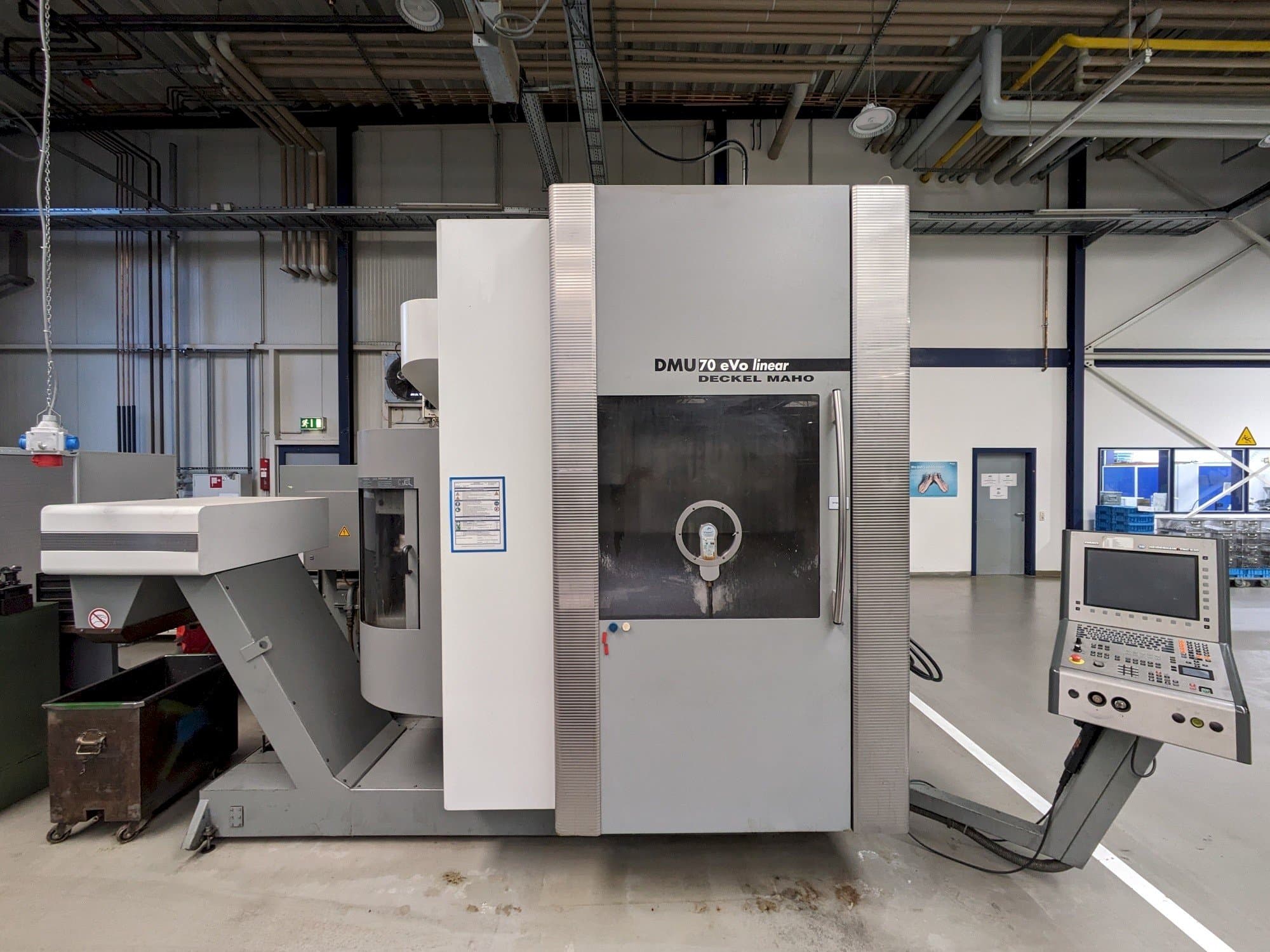 Front view of DECKEL MAHO DMU70 eVo linear machine