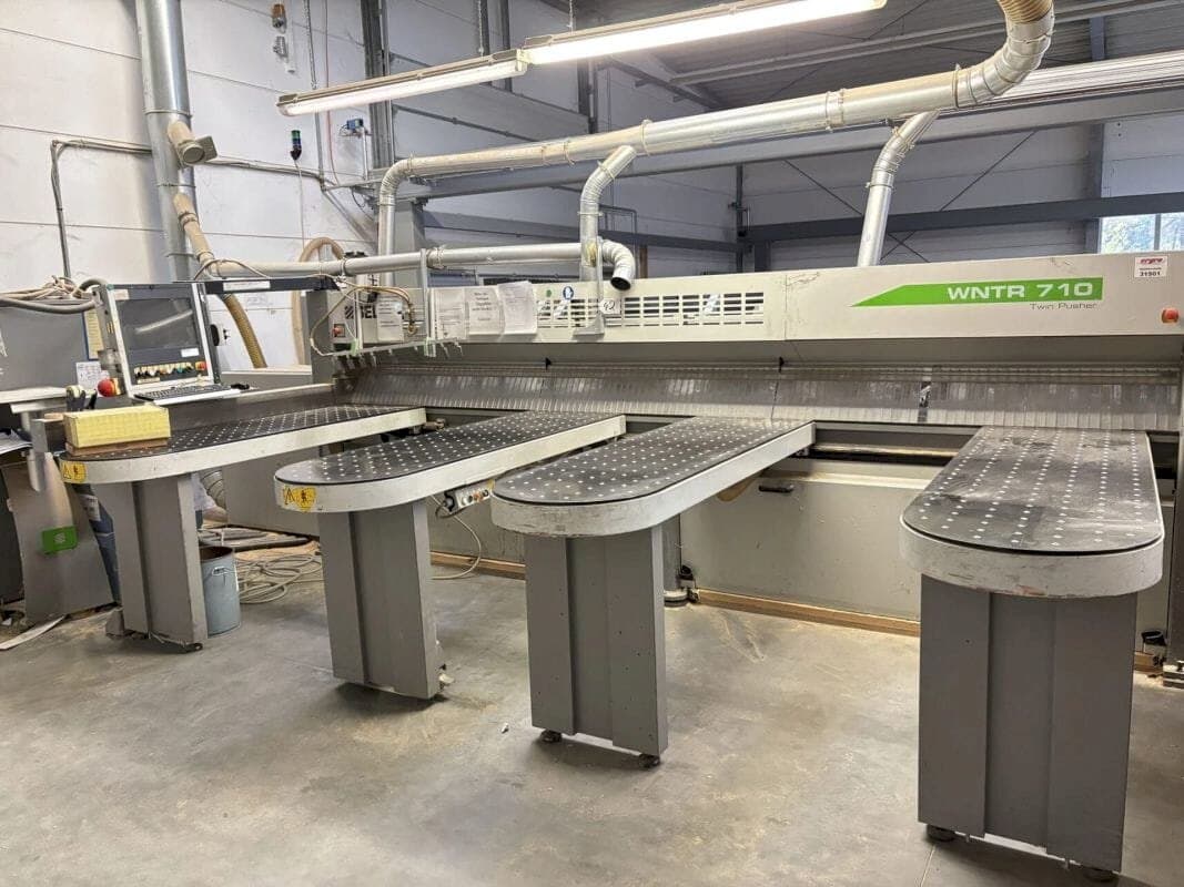 Front view of SELCO WNTR 710  machine