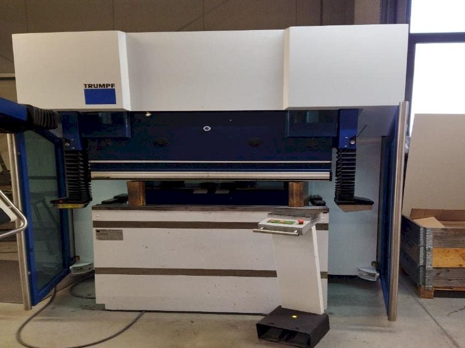 Front view of TRUMPF V500 machine