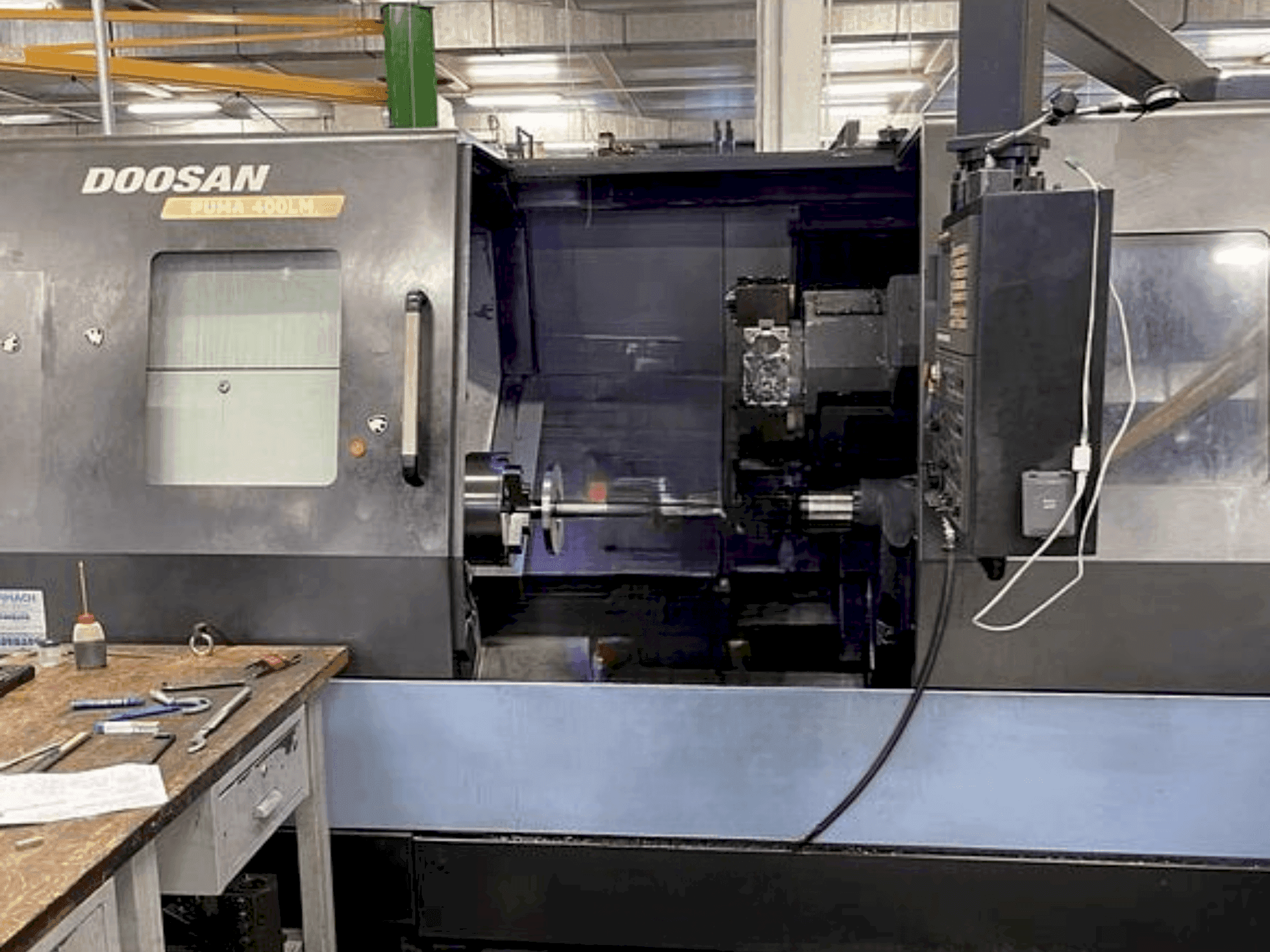 Front view of DOOSAN Puma 400 LMA machine