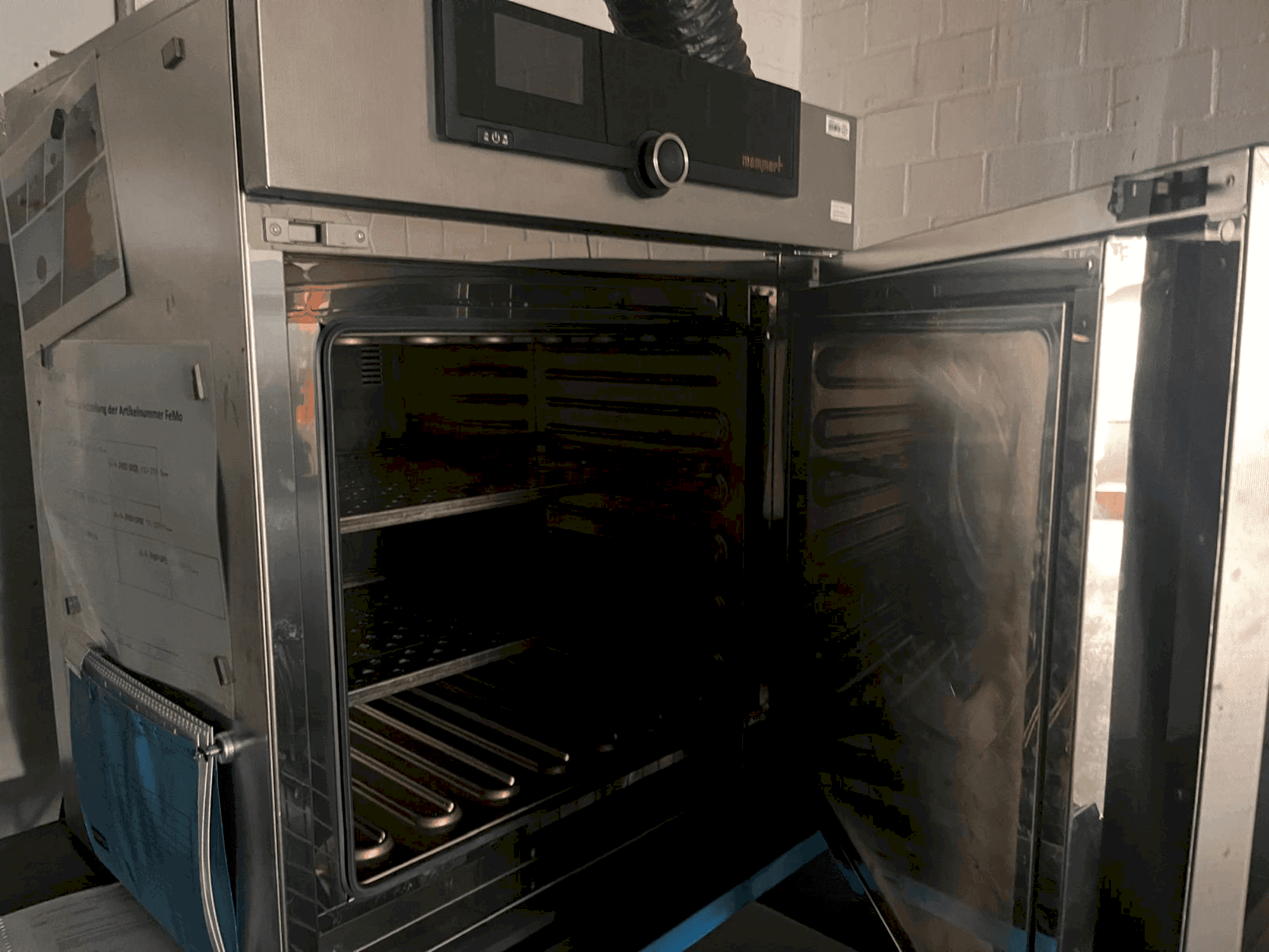 Front view of MEMMERT UN110  machine