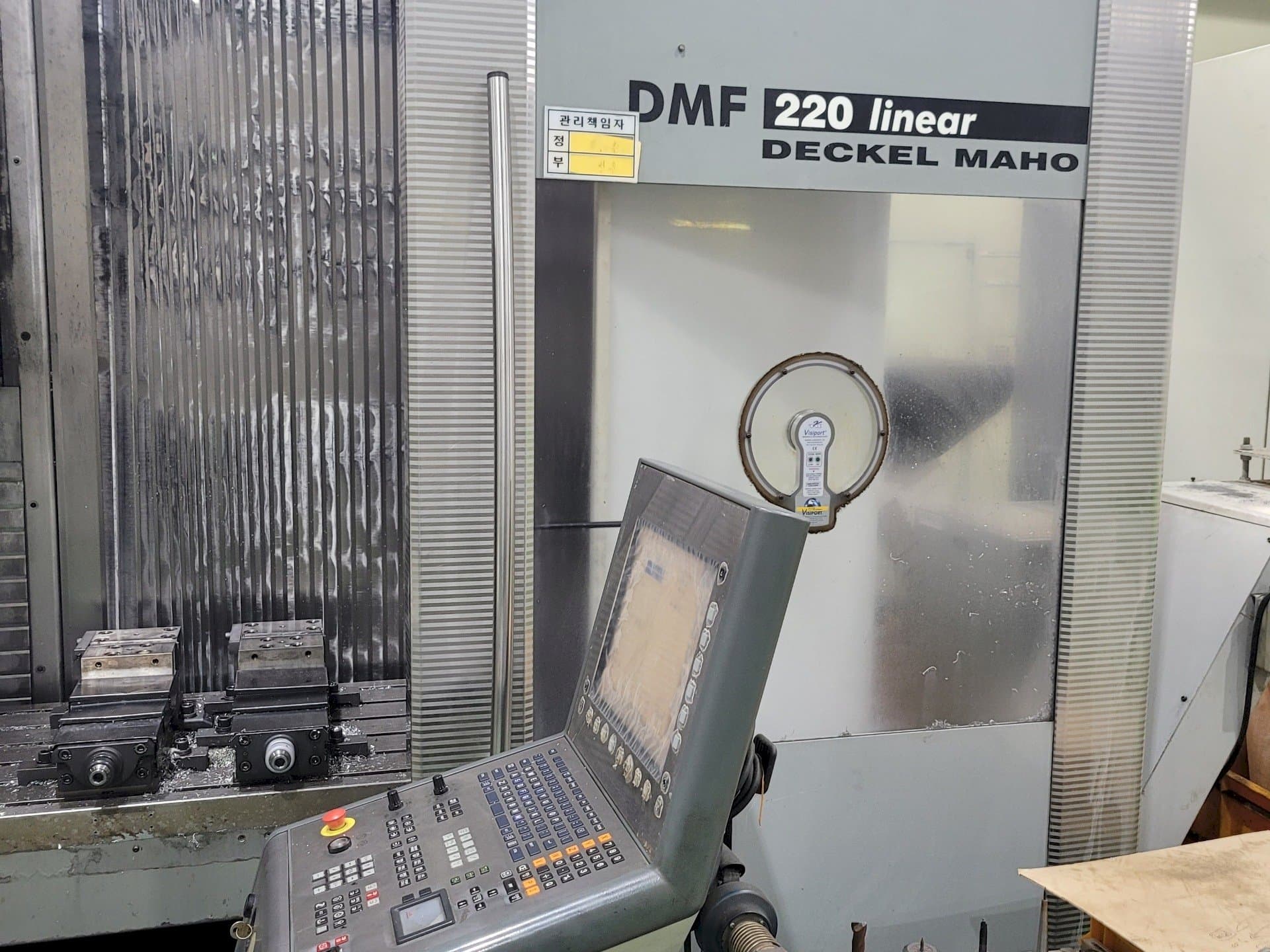 Front view of DECKEL MAHO DMF 220 Linear machine