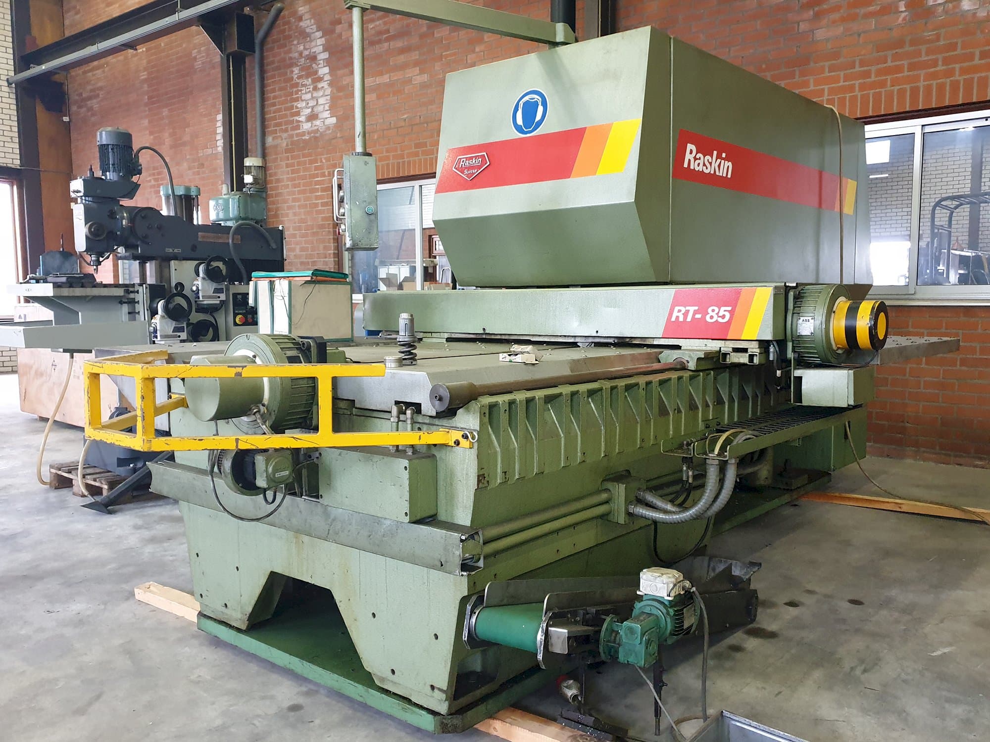 Right view of Raskin RT-85 Machine