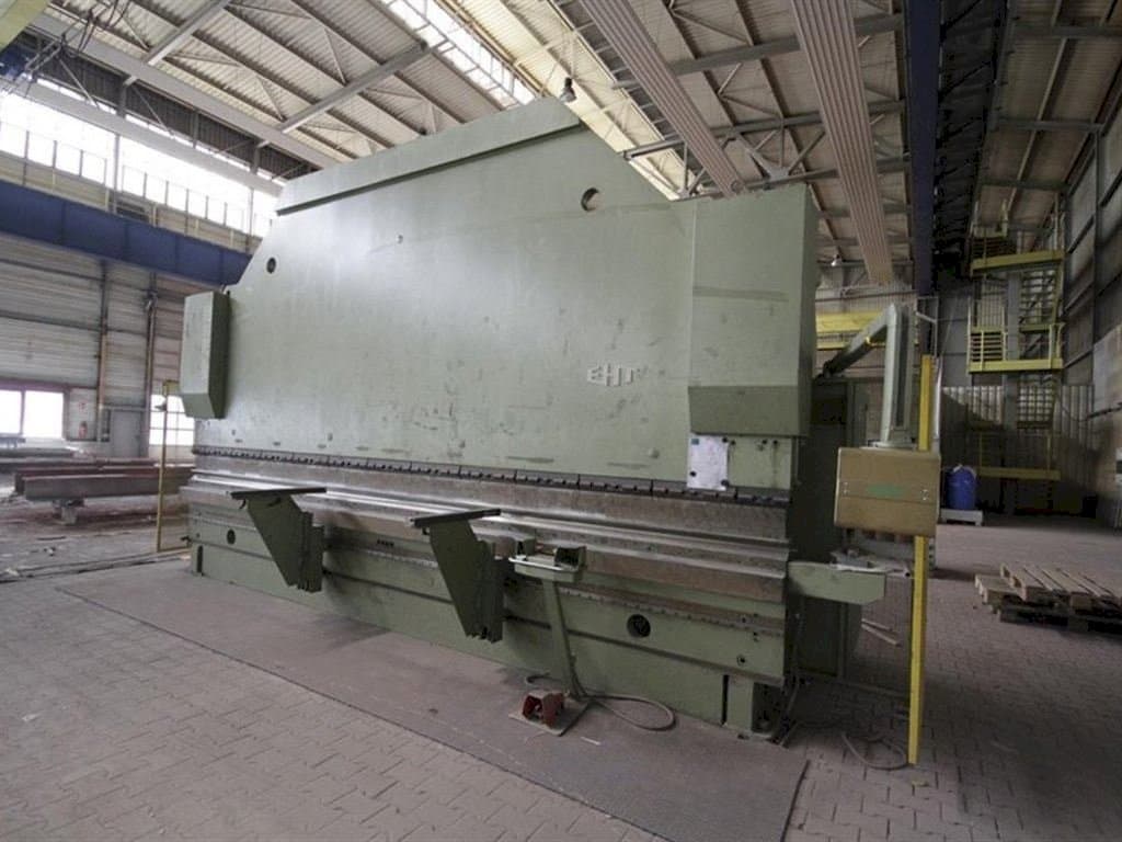 Right side view of EHT Variopress 250 60 machine