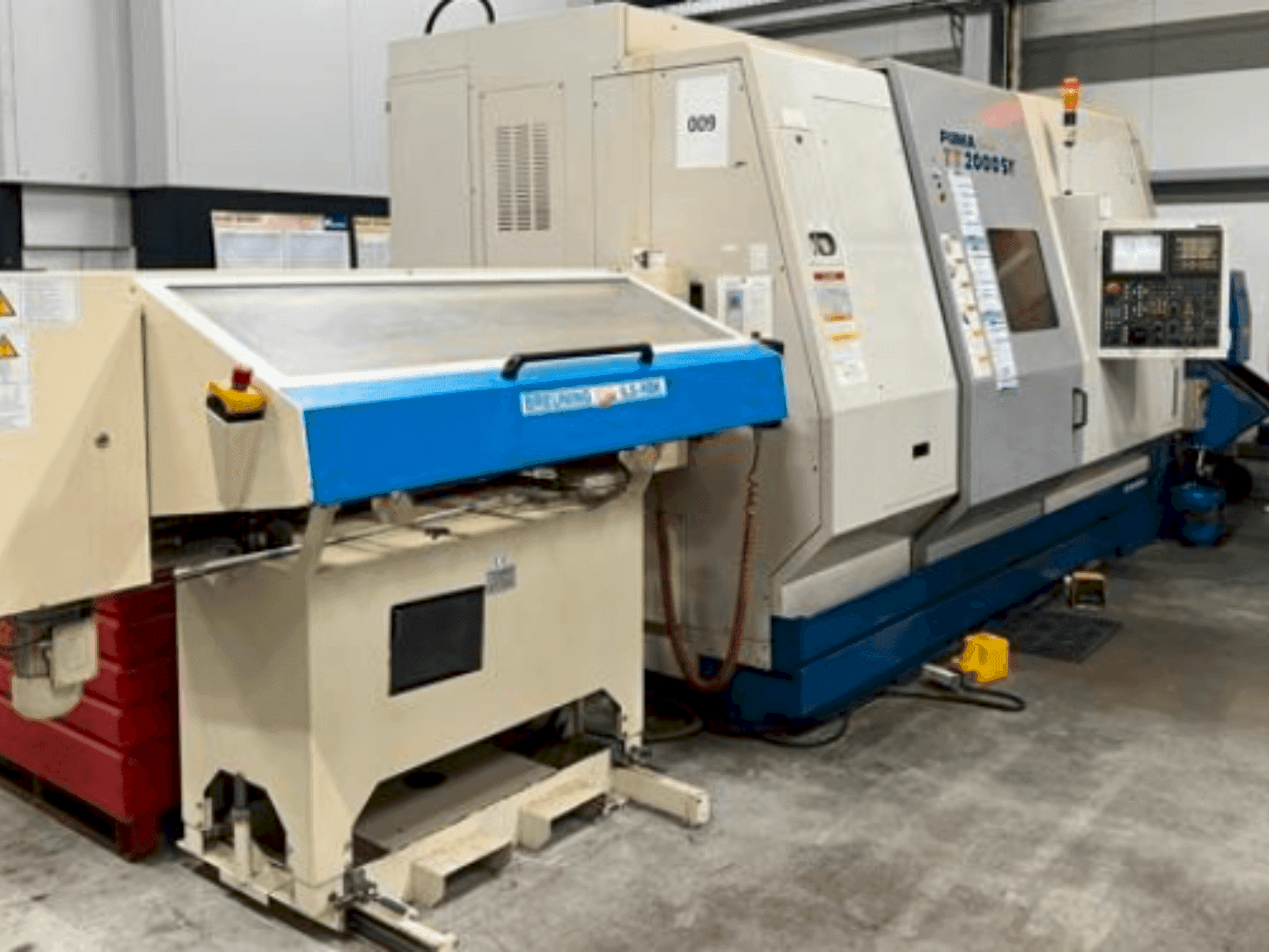 Front view of DAEWOO PUMA TT 2000 SY  machine