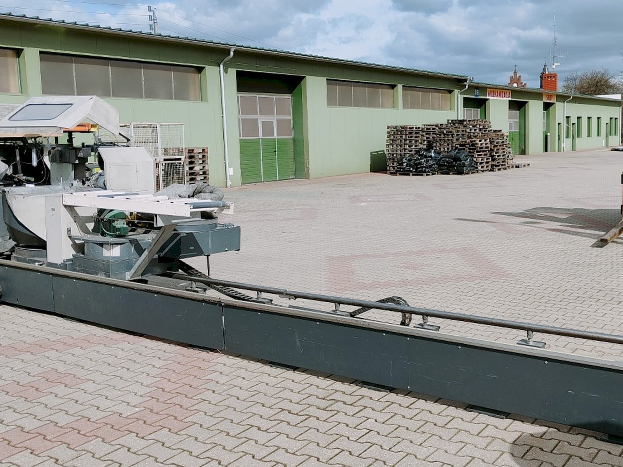 Front view of Elumatec DG 244/2 machine