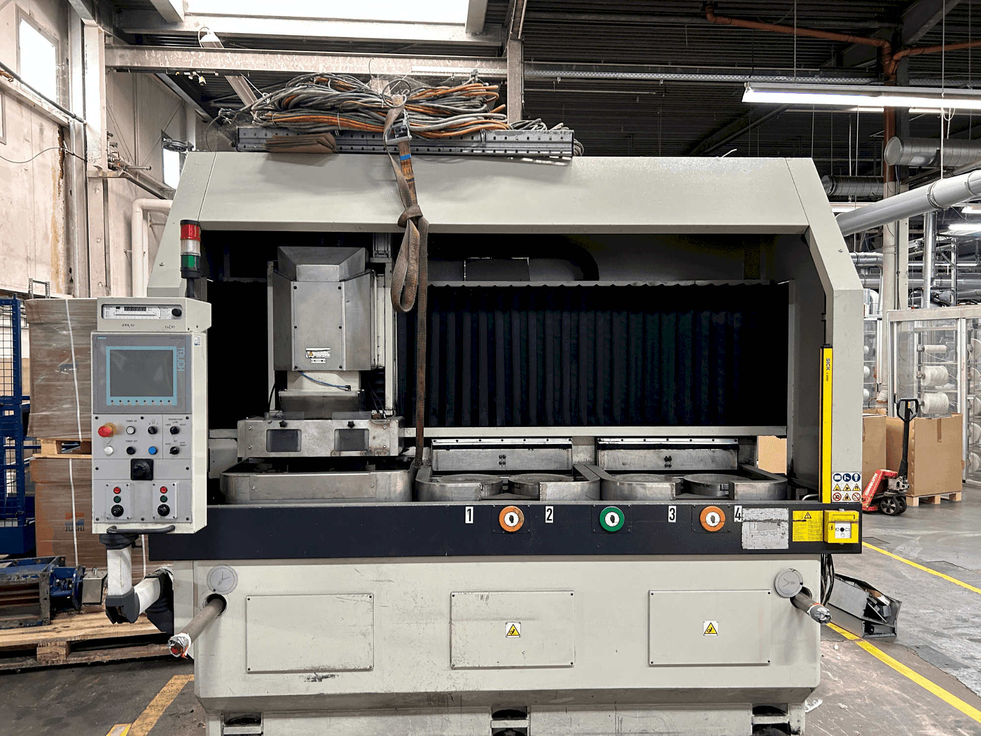 Front view of Lodi VHP 300 4T CN machine