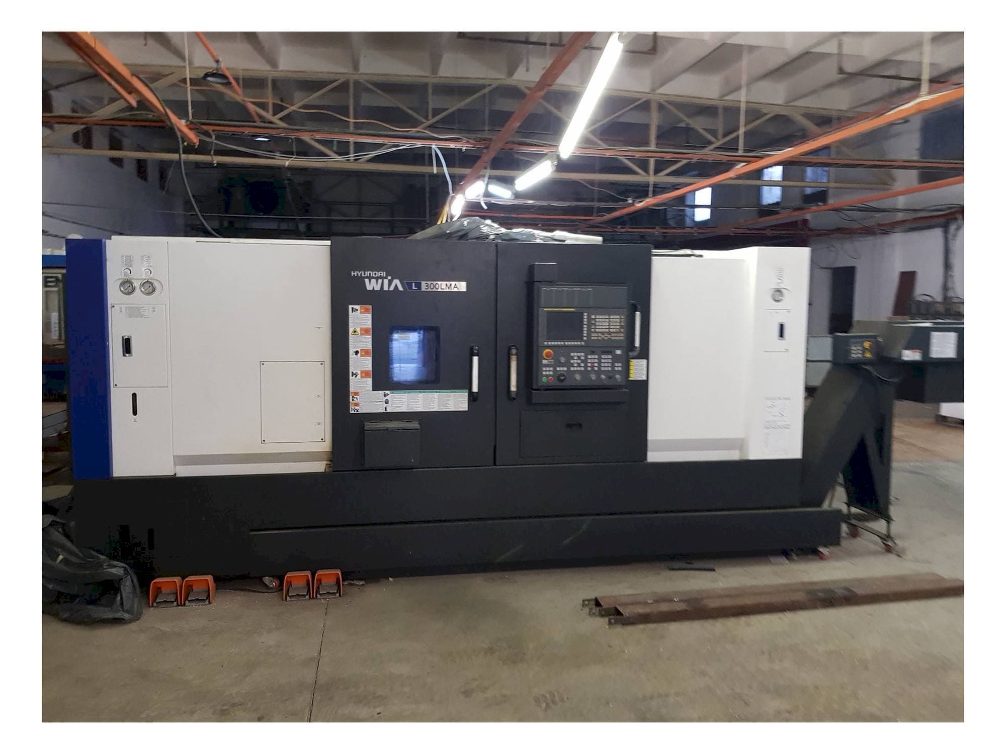 Front view of Hyundai Wia L300LMA machine