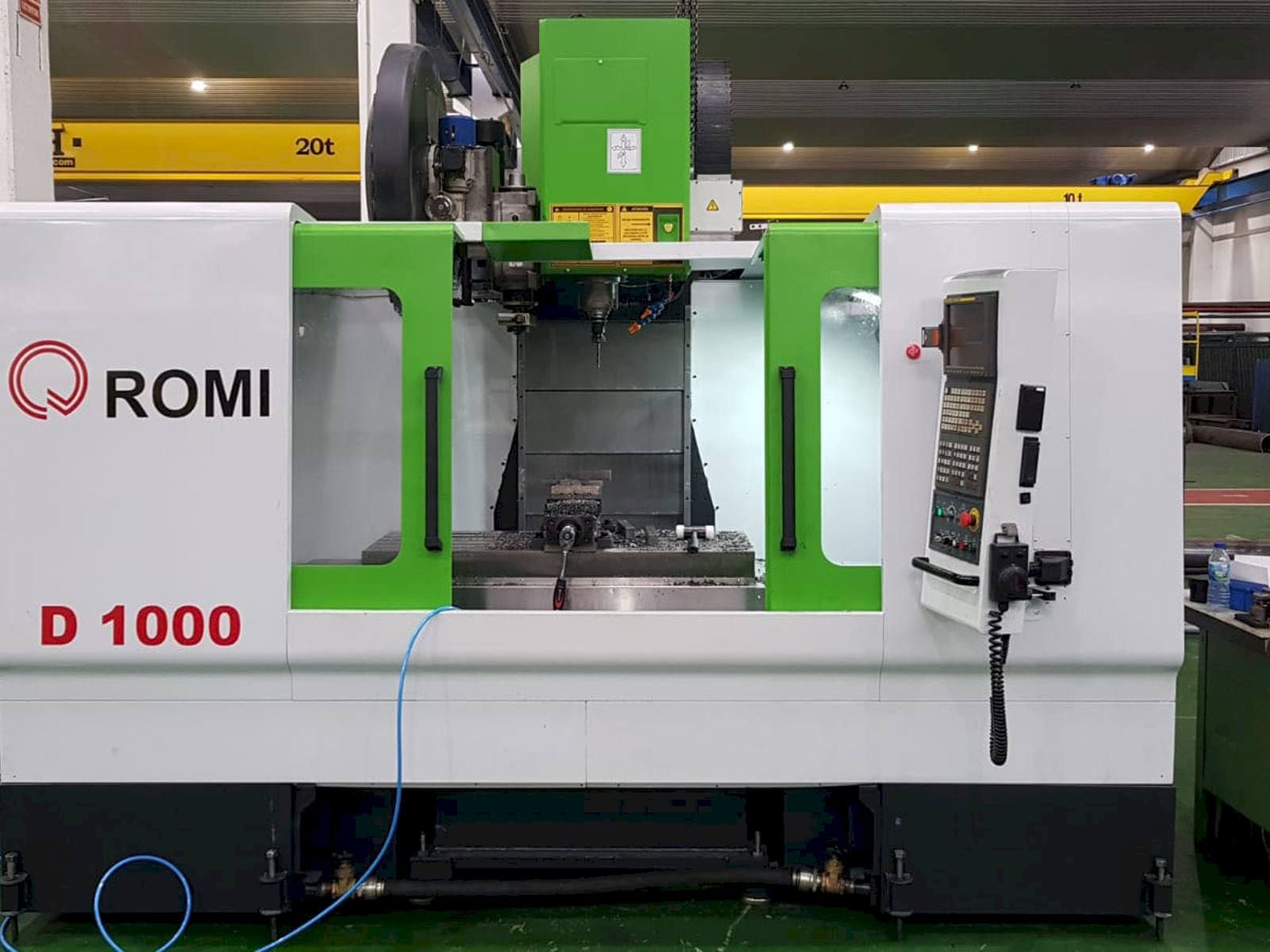 Front view of Romi D 1000 machine