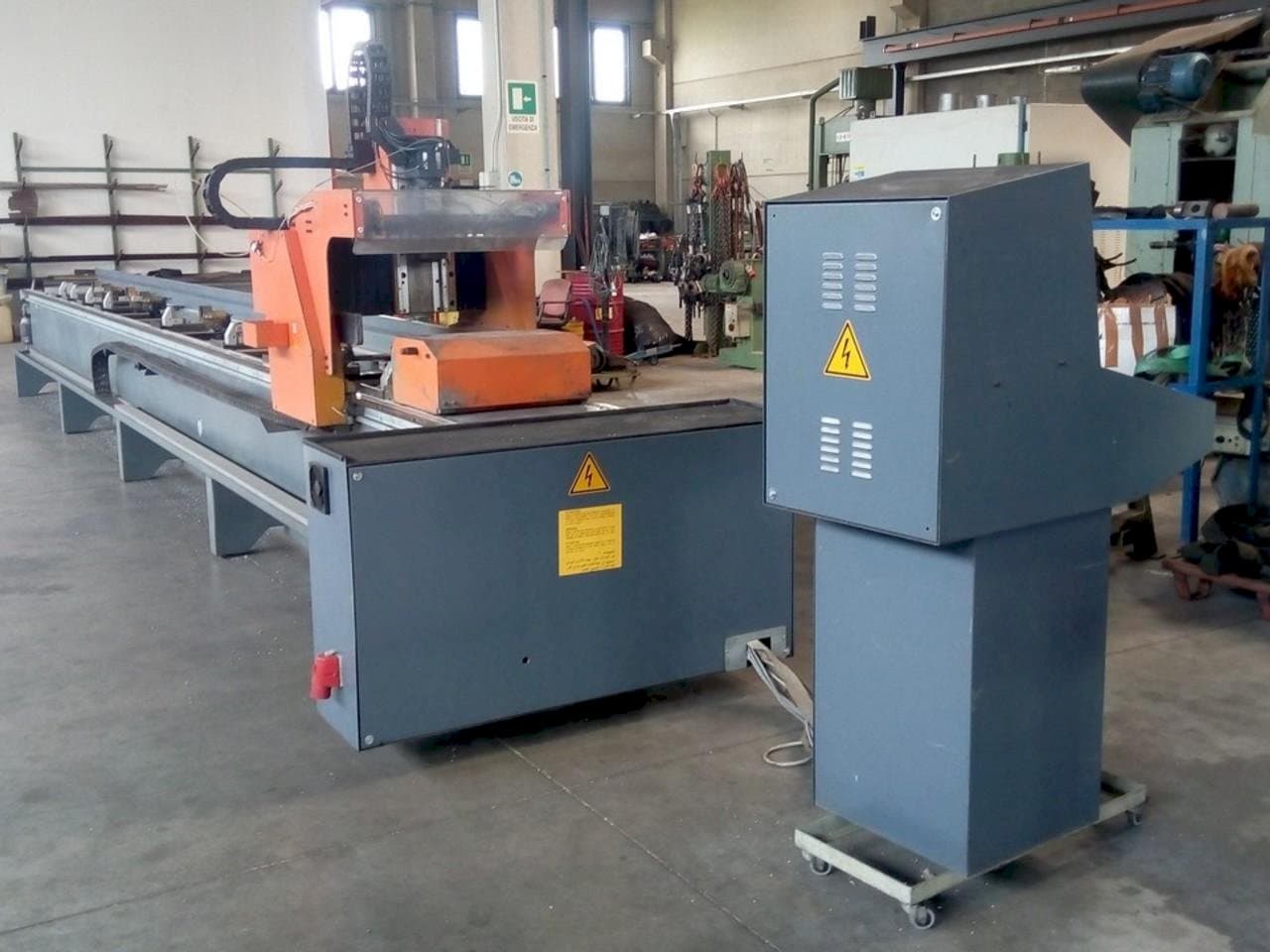 Front view of Tekna UT 426/3 machine