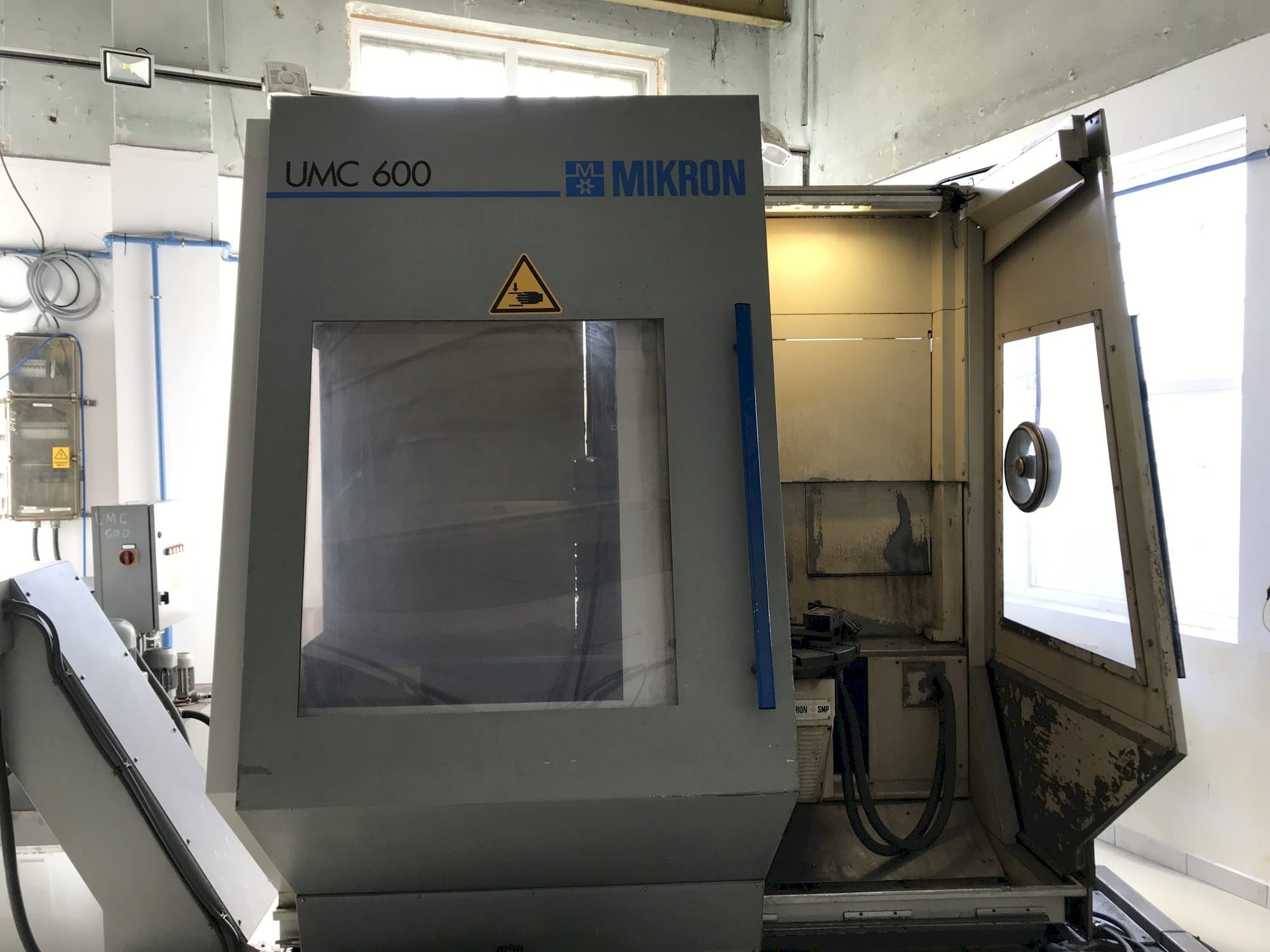 Front view of MIKRON UMC 600 machine