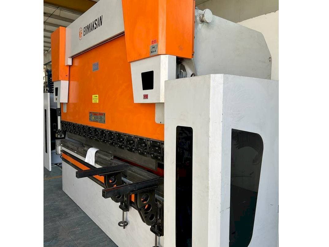 Front view of ERMAKSAN Speed Bend Pro 3100x175 machine