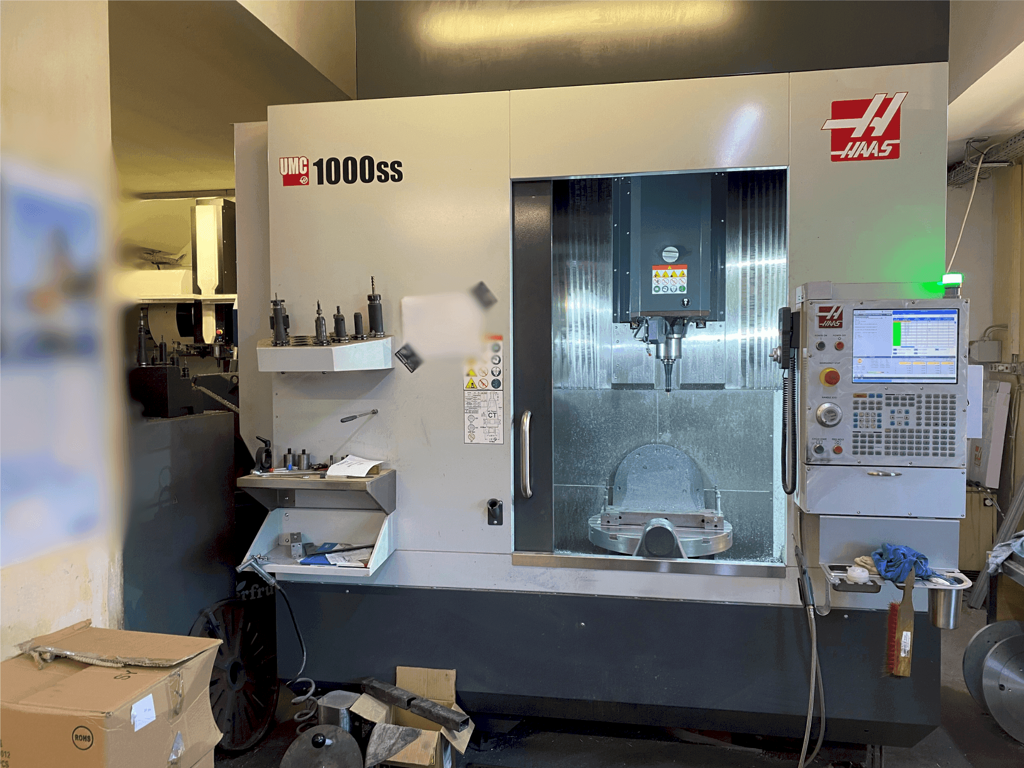 Front view of HAAS UMC-1000SS  machine