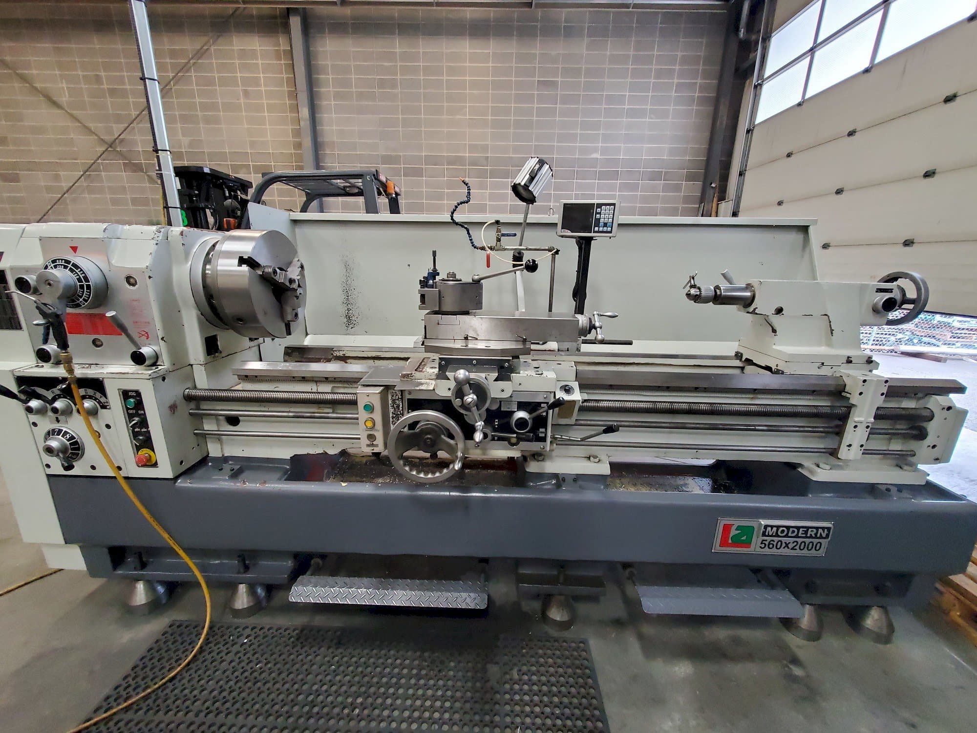 Front view of Modern 560X2000 machine