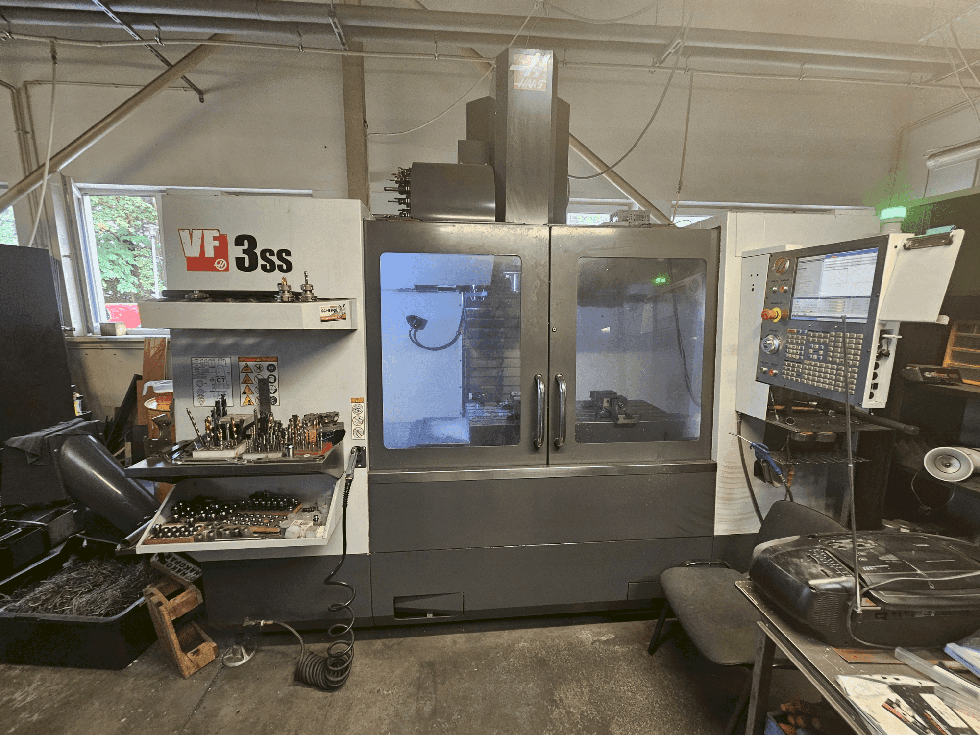 Front view of HAAS HAAS VF-3SS machine