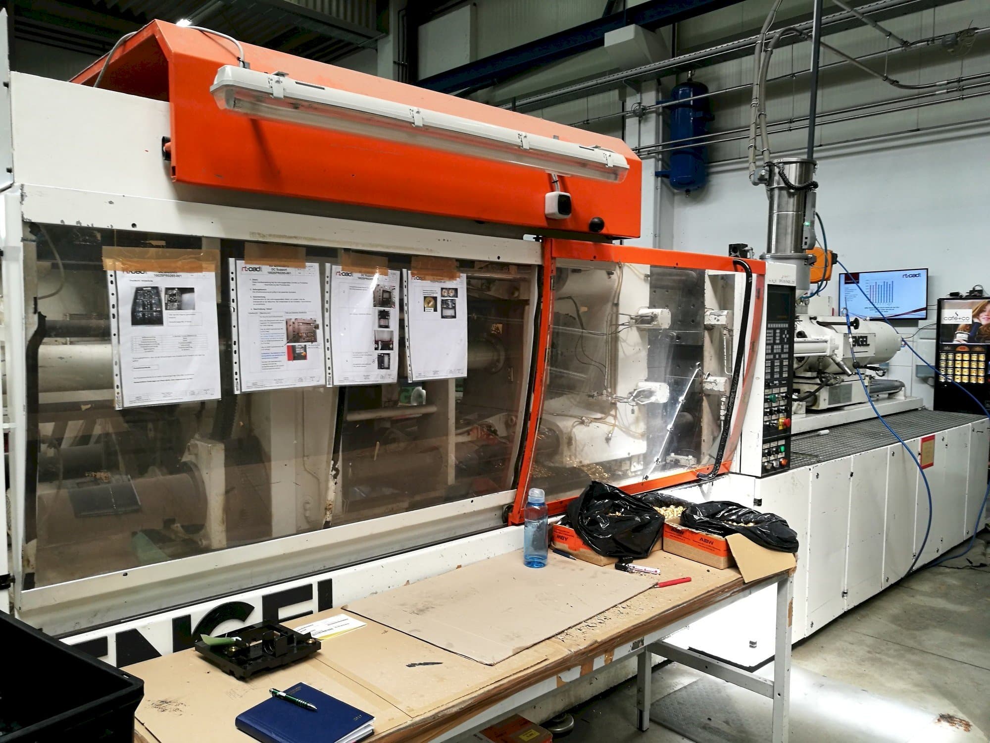 Front view of ENGEL ES 1300/225  machine