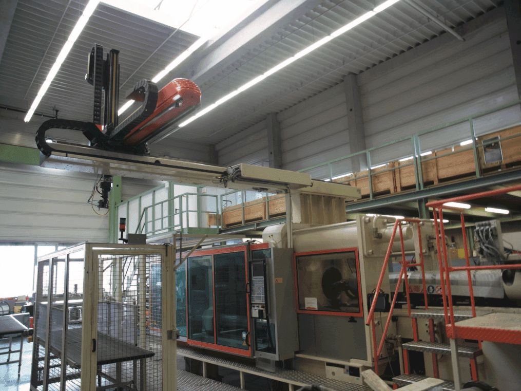 Front view of Krauss Maffei 650-6100 CM machine