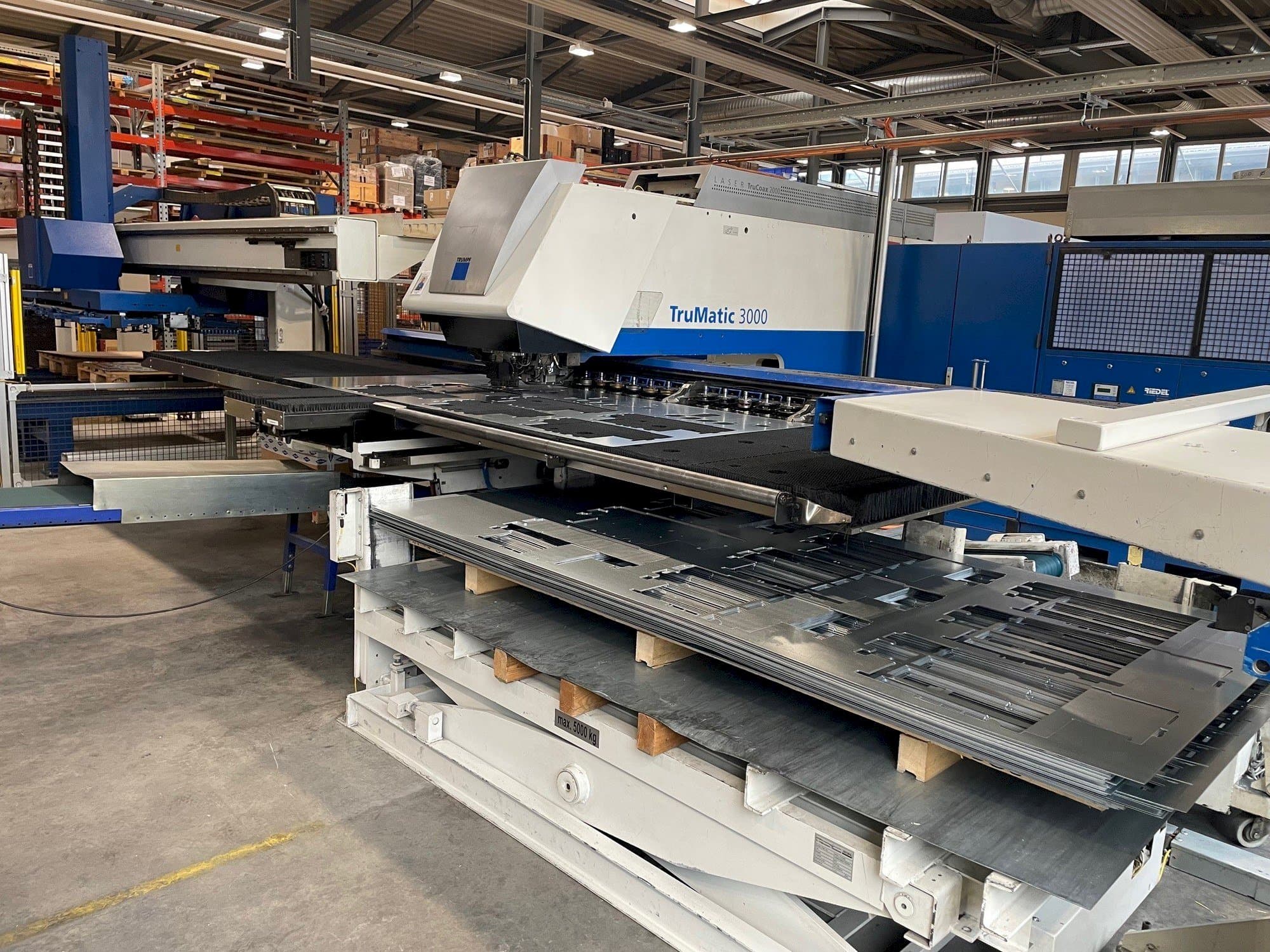 Front view of TRUMPF Trumatic 3000 machine