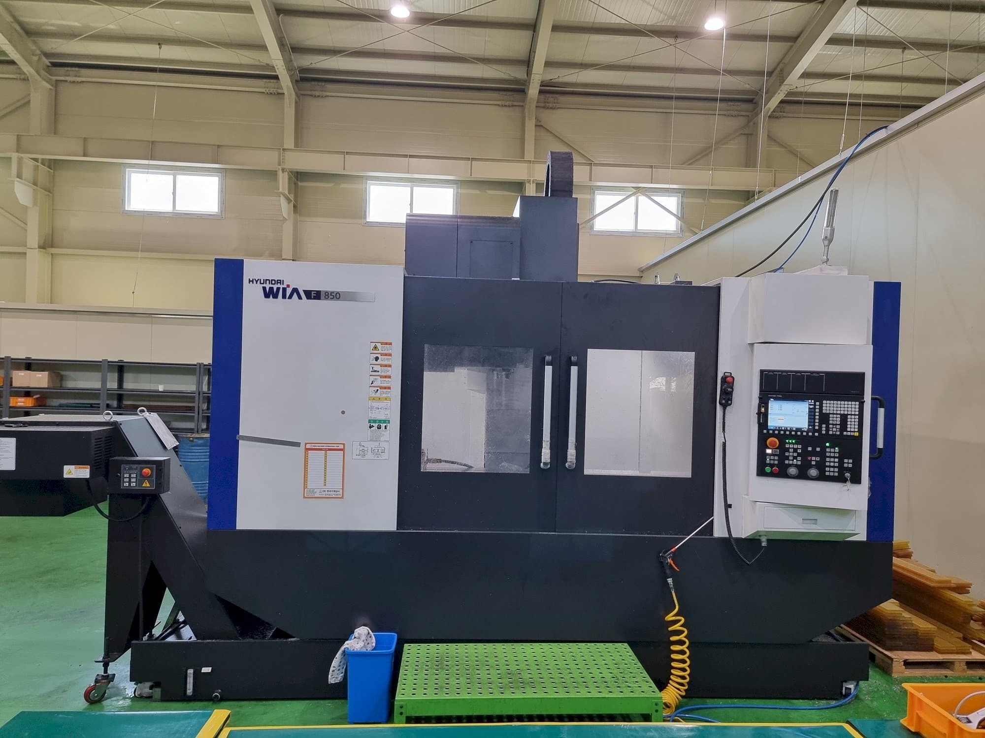 Front view of Hyundai Wia F850  machine