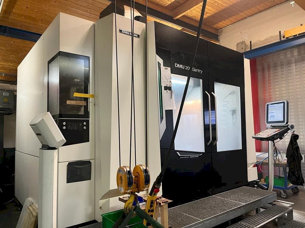 Front view of DMG MORI DMU 200 Gantry machine