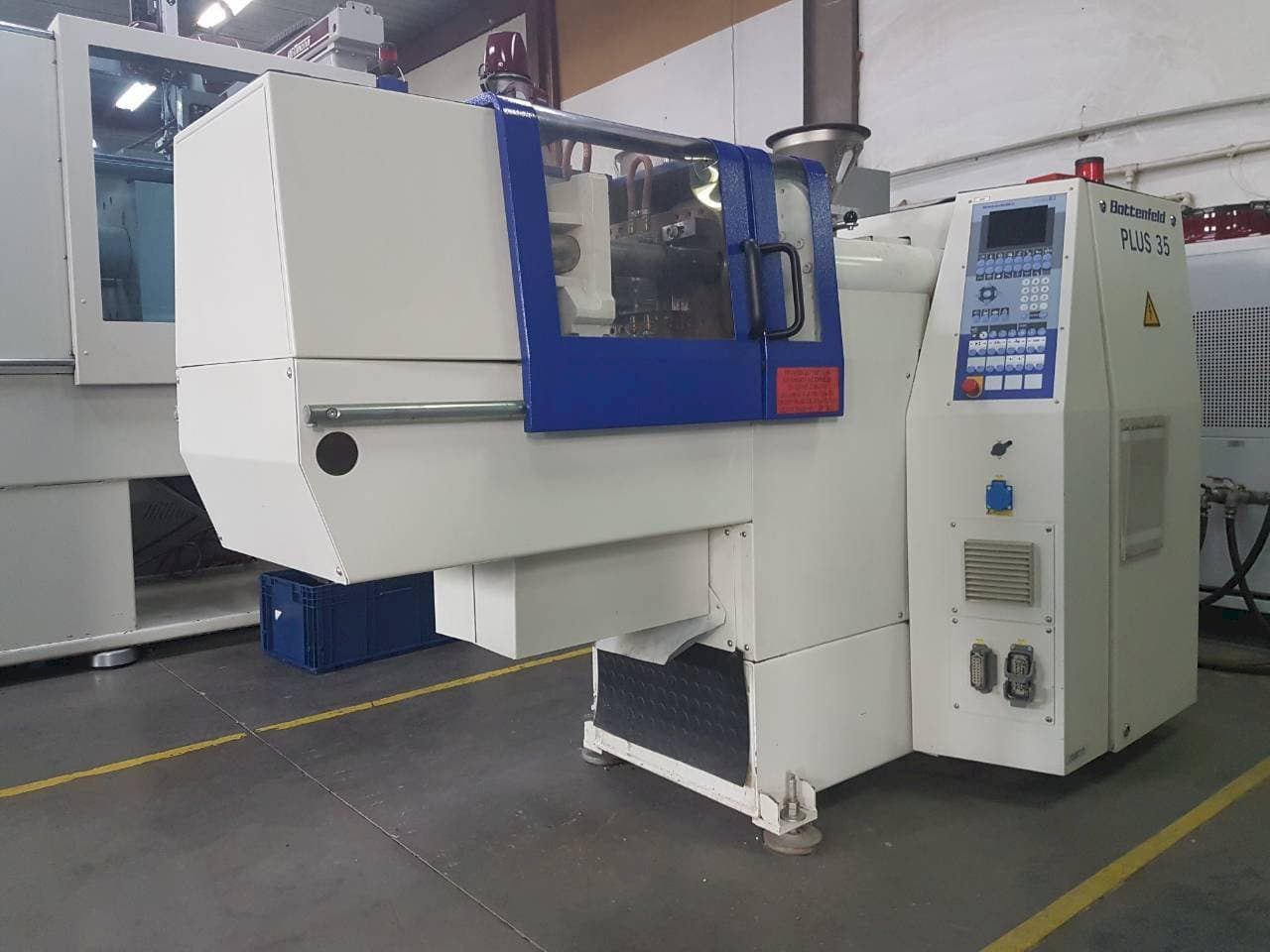 Front view of Battenfeld PLUS 35/75 machine