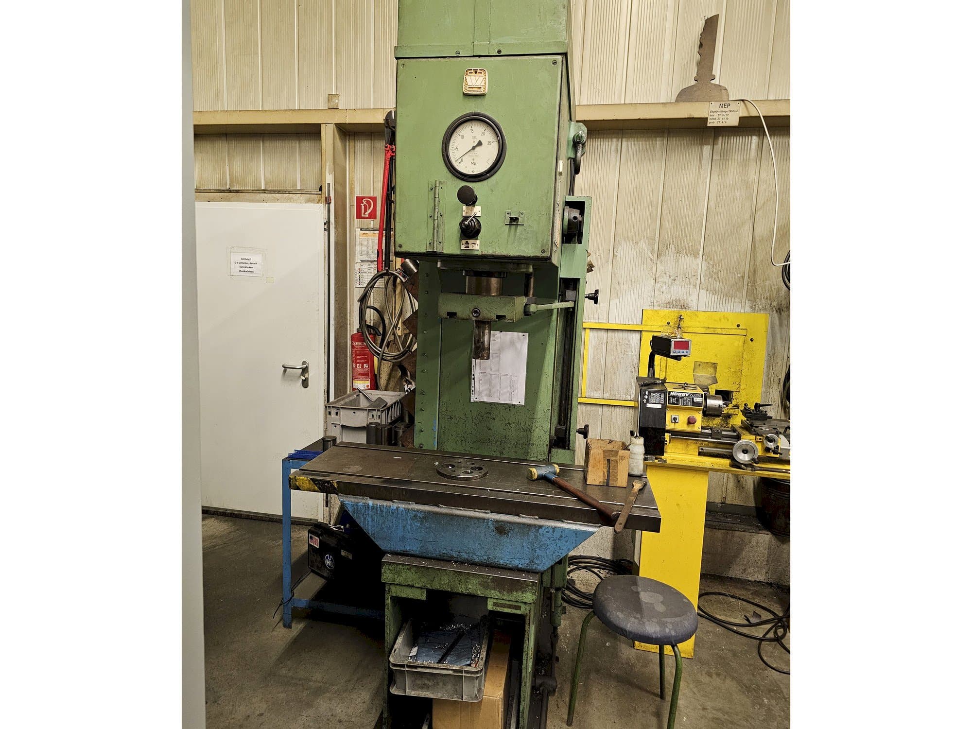 Front view of VEB PYE/25/1 machine