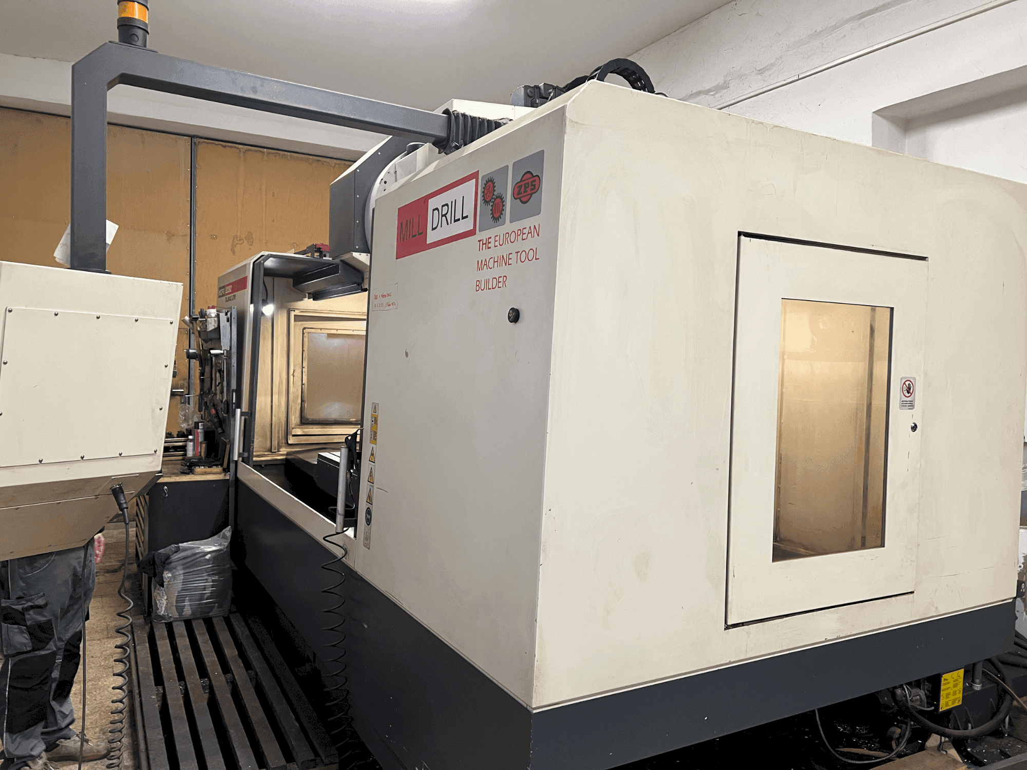 Front view of TAJMAC-ZPS MCFV 2080  machine